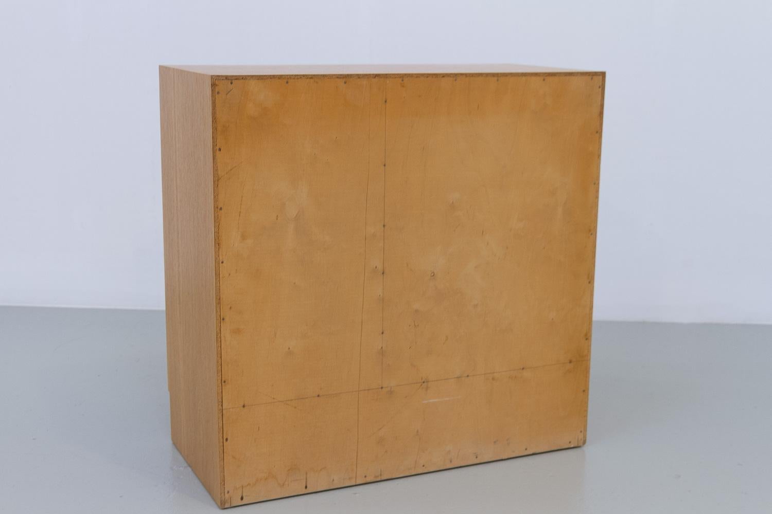 Dänischer Vintage-Schrank aus Eiche mit Tambour-Tür, 1960er Jahre. im Angebot 7
