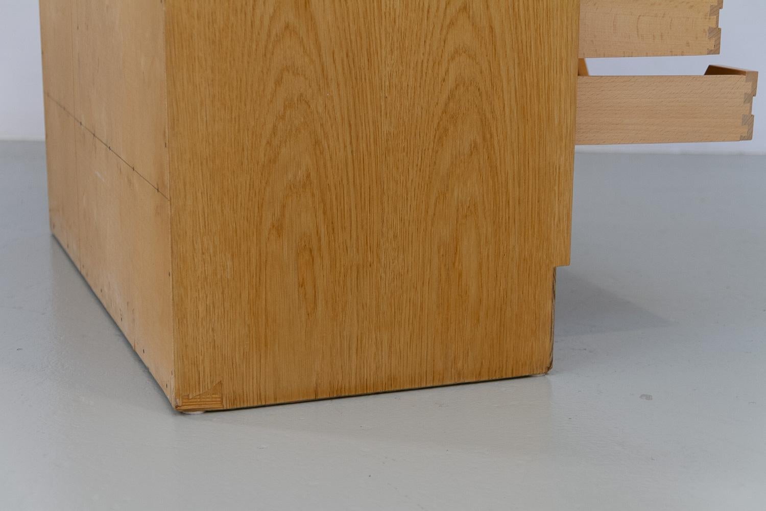 Dänischer Vintage-Schrank aus Eiche mit Tambour-Tür, 1960er Jahre. im Angebot 8