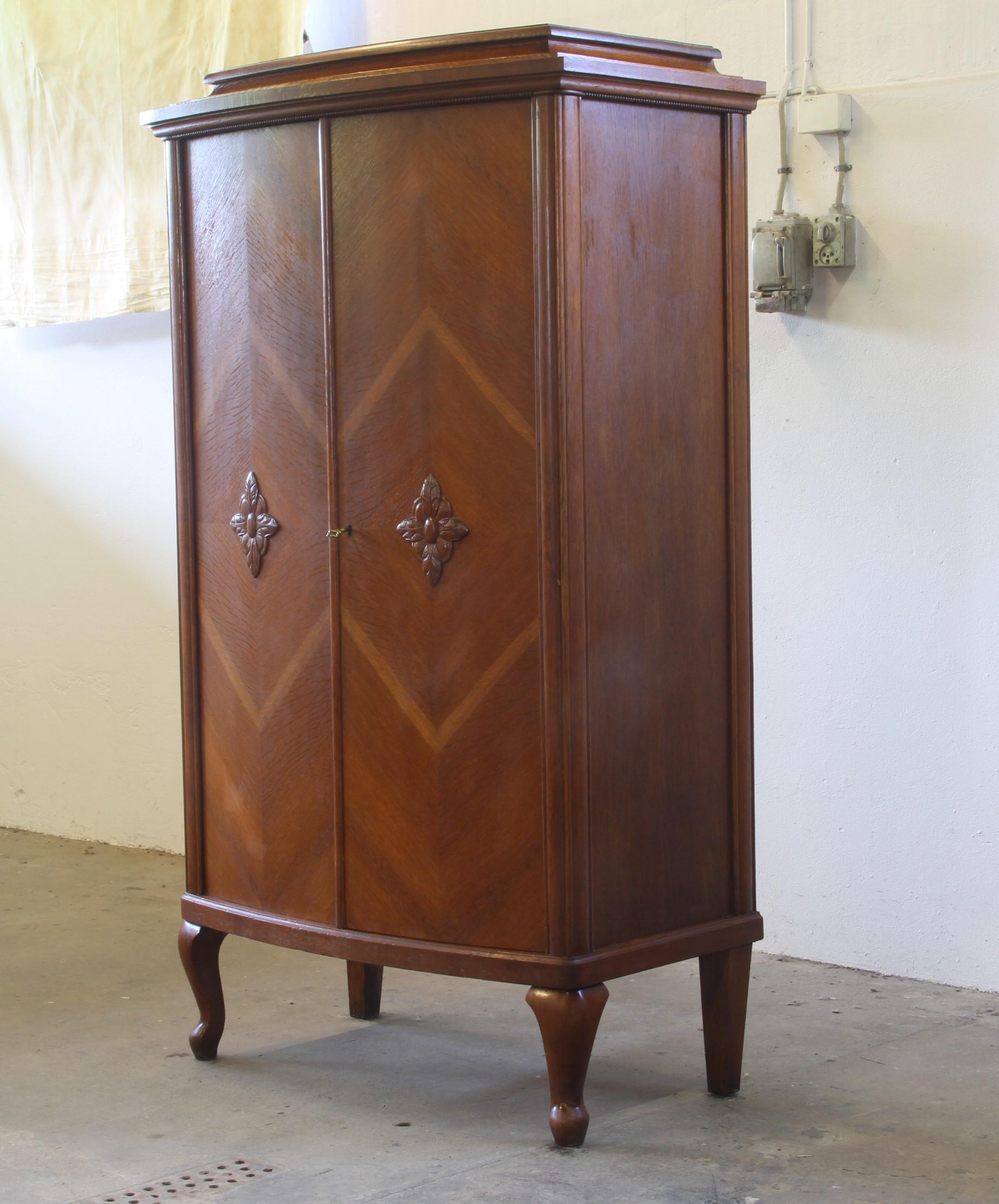 Vintage Danish Oak Closet Linen Wardrobe 1940s Cabinet im Angebot 6