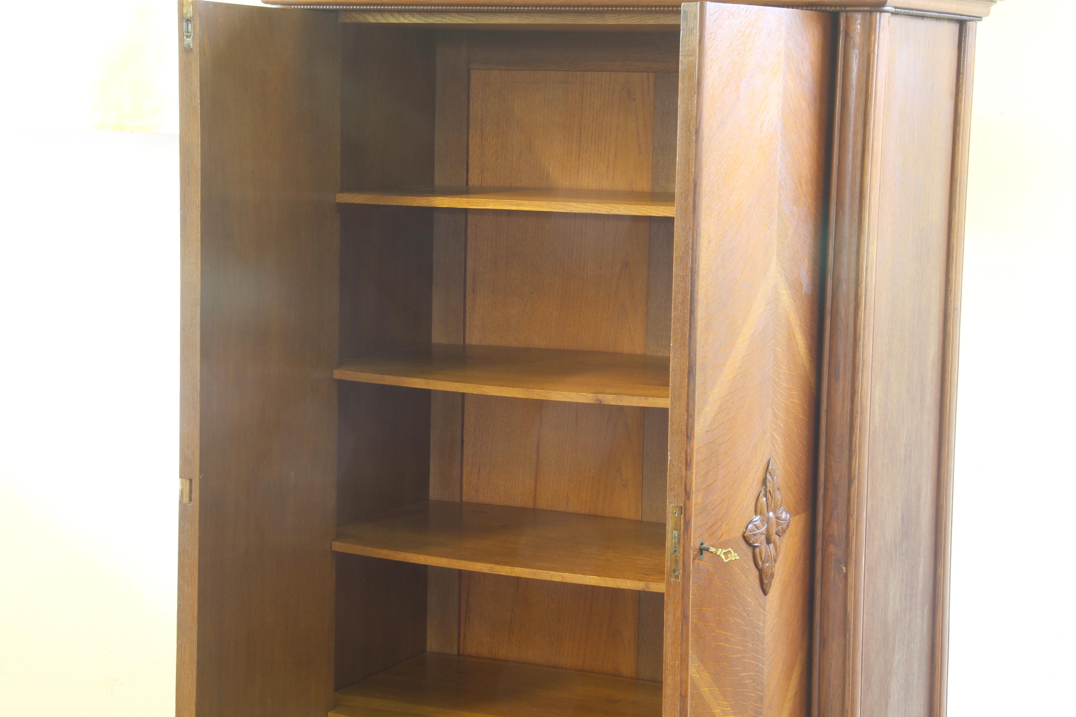 Vintage Danish Oak Closet Linen Wardrobe 1940s Cabinet im Angebot 12