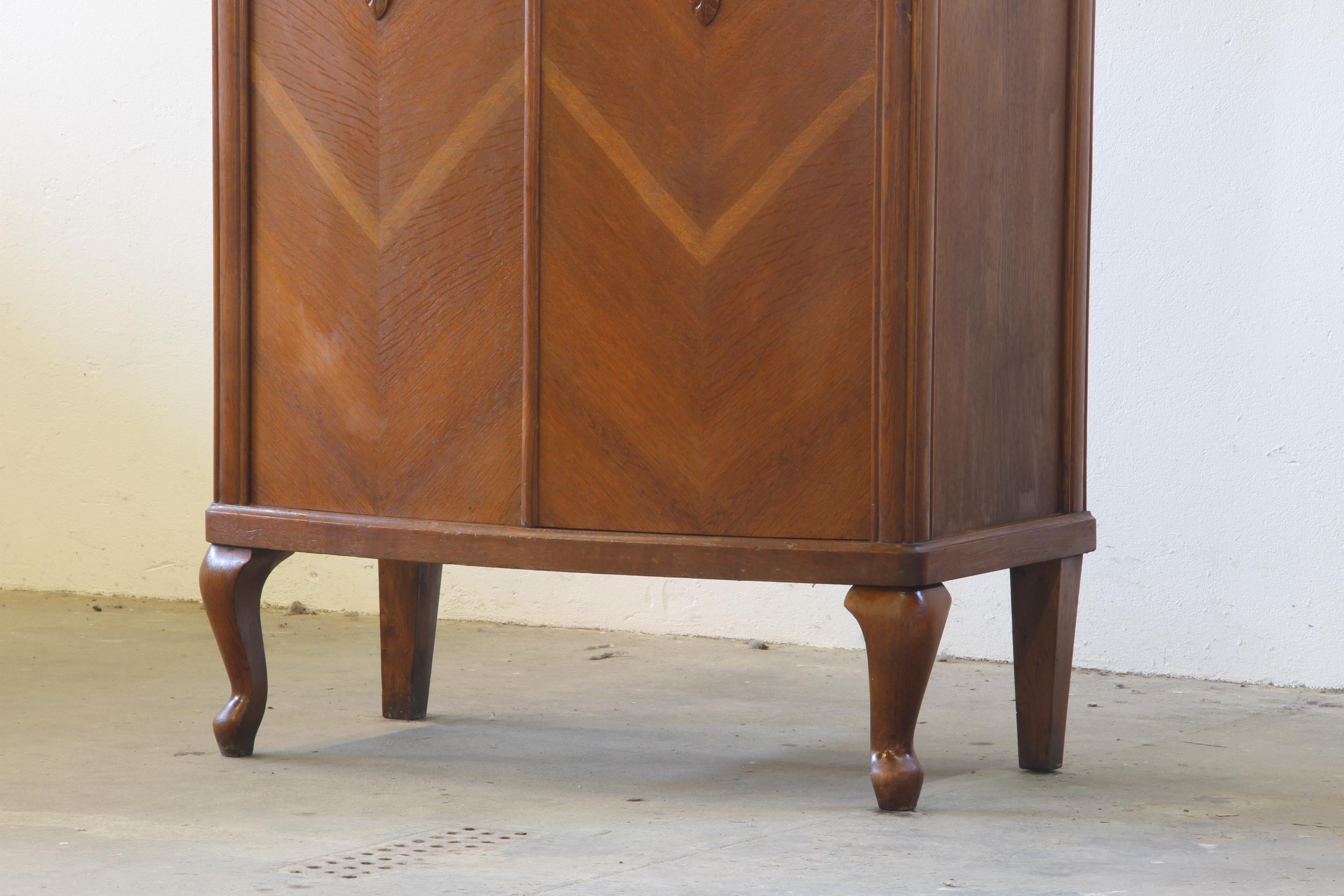 Vintage Danish Oak Closet Linen Wardrobe 1940s Cabinet (Moderne der Mitte des Jahrhunderts) im Angebot