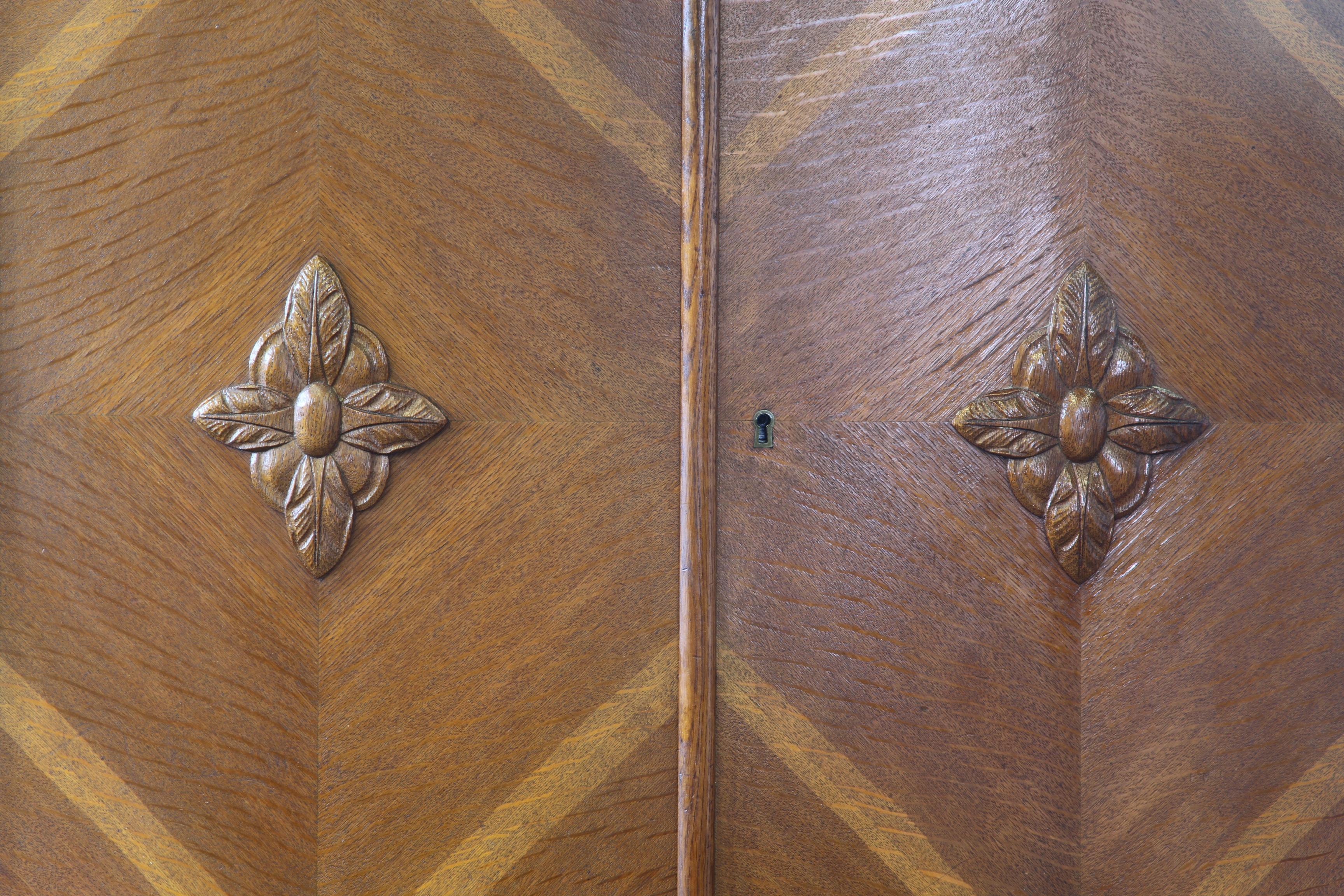 Vintage Danish Oak Closet Linen Wardrobe 1940s Cabinet im Angebot 1