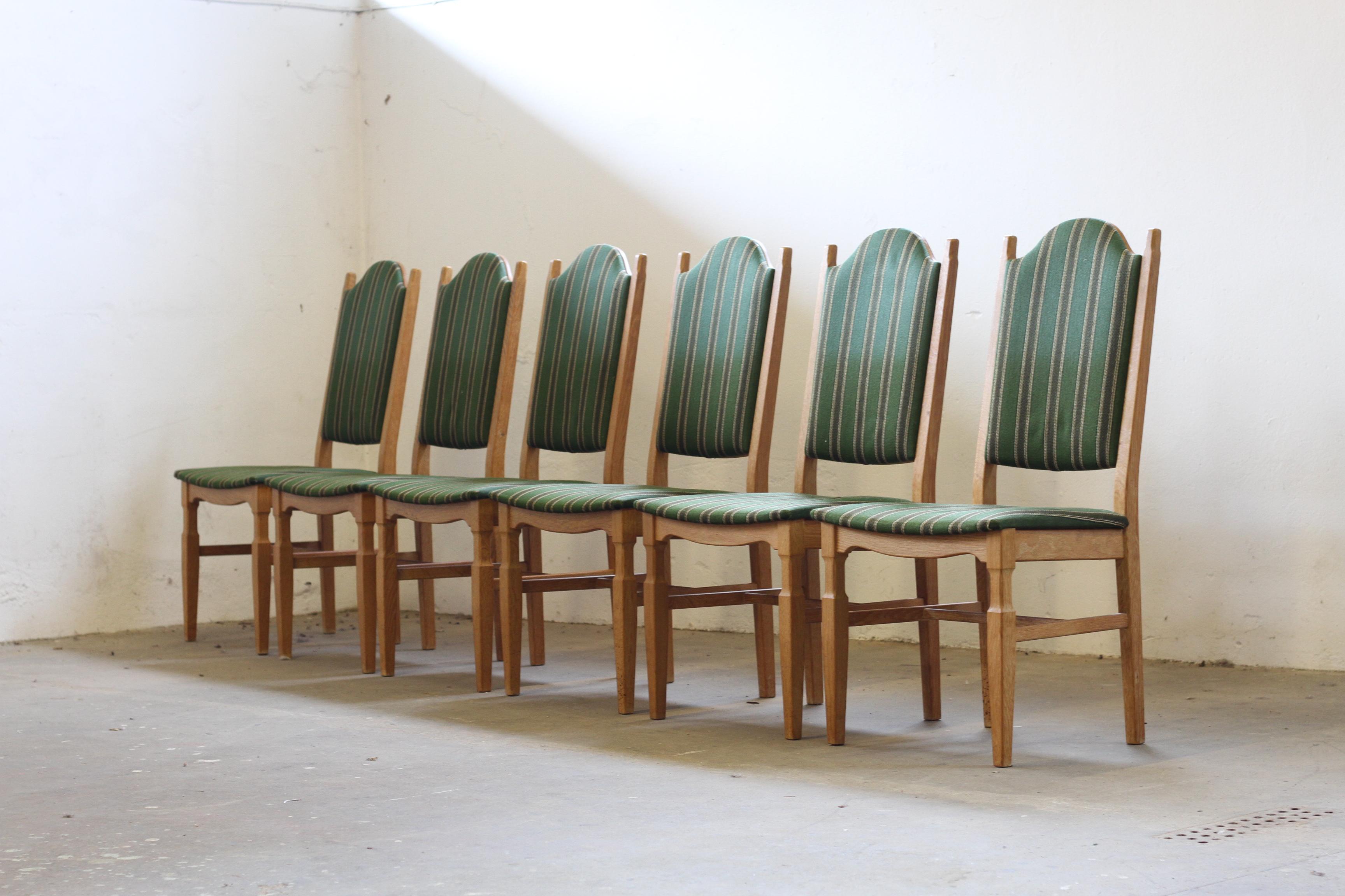 Sedie da pranzo danesi vintage in Oak, stile Henning Kjærnulf, anni '60, set di 6 in vendita 3