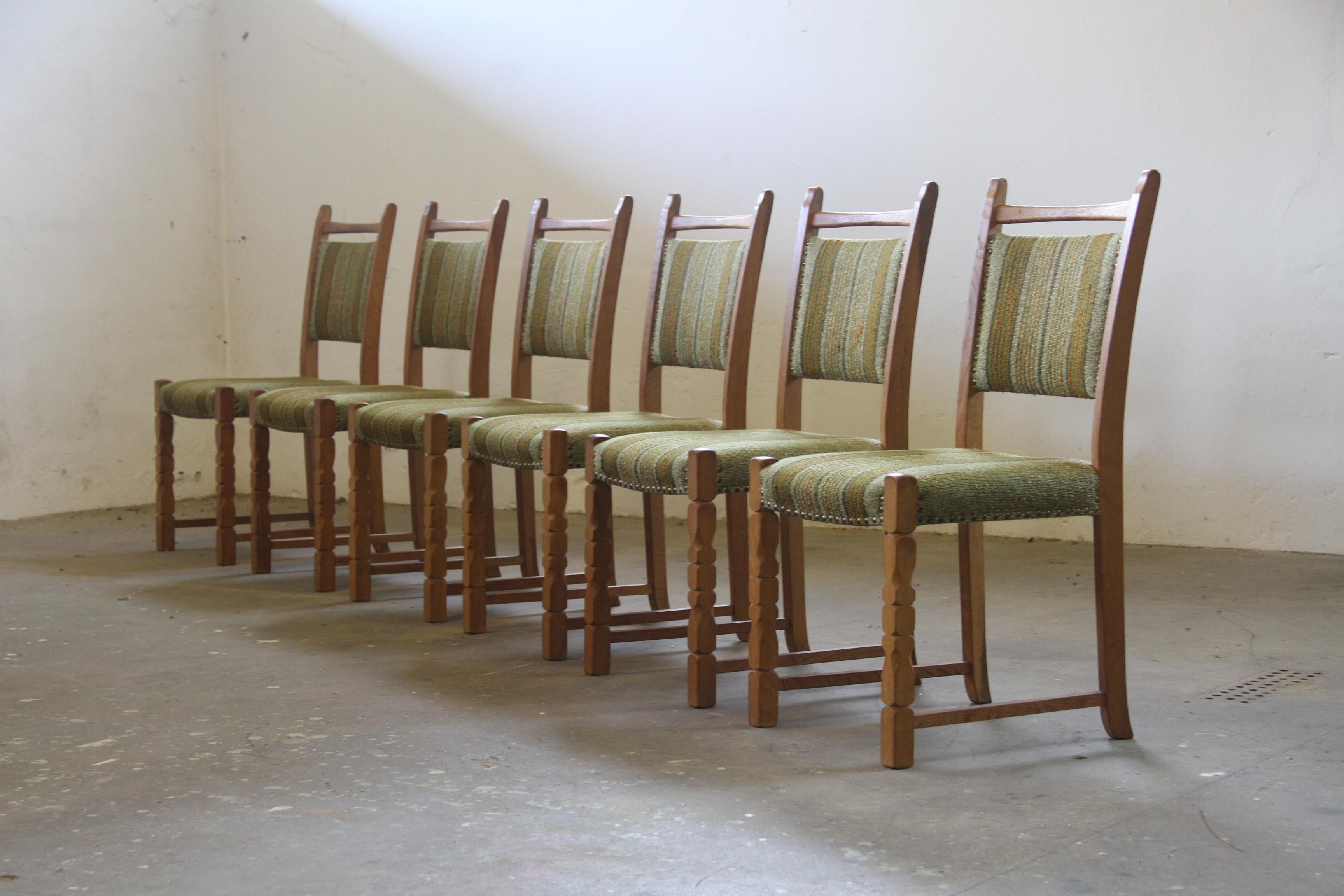 Mid-Century moderno Sedie da pranzo danesi d'epoca in Oak, stile Henning Kjærnulf, anni '60, Set di 6 in vendita