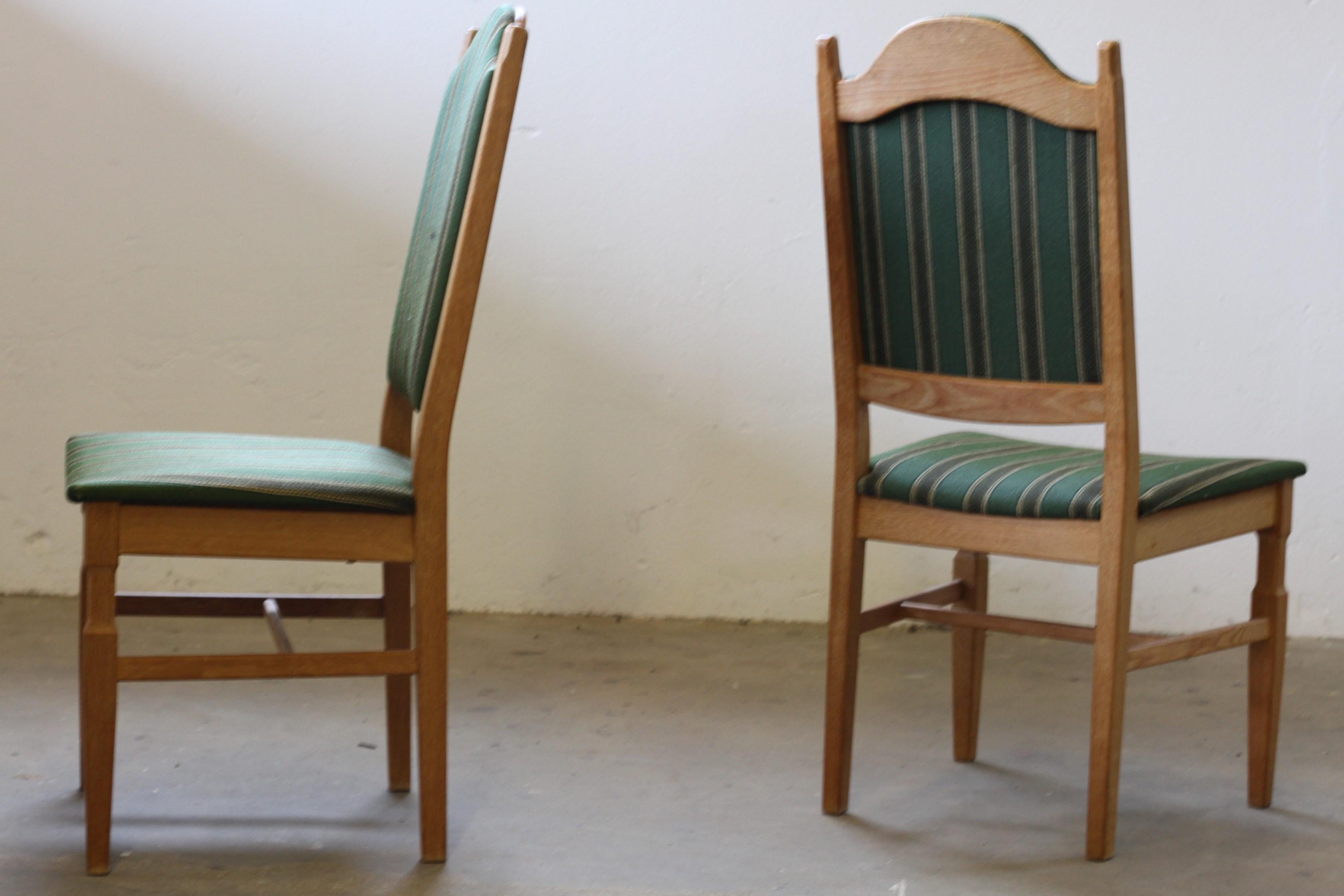 Sedie da pranzo danesi vintage in Oak, stile Henning Kjærnulf, anni '60, set di 6 in vendita 1