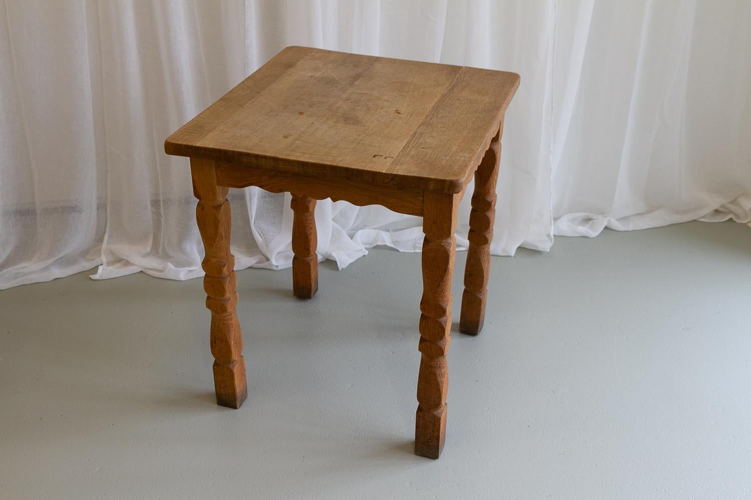 Dänischer Vintage-Tisch aus Eiche, 1960er-Jahre. (Eichenholz) im Angebot