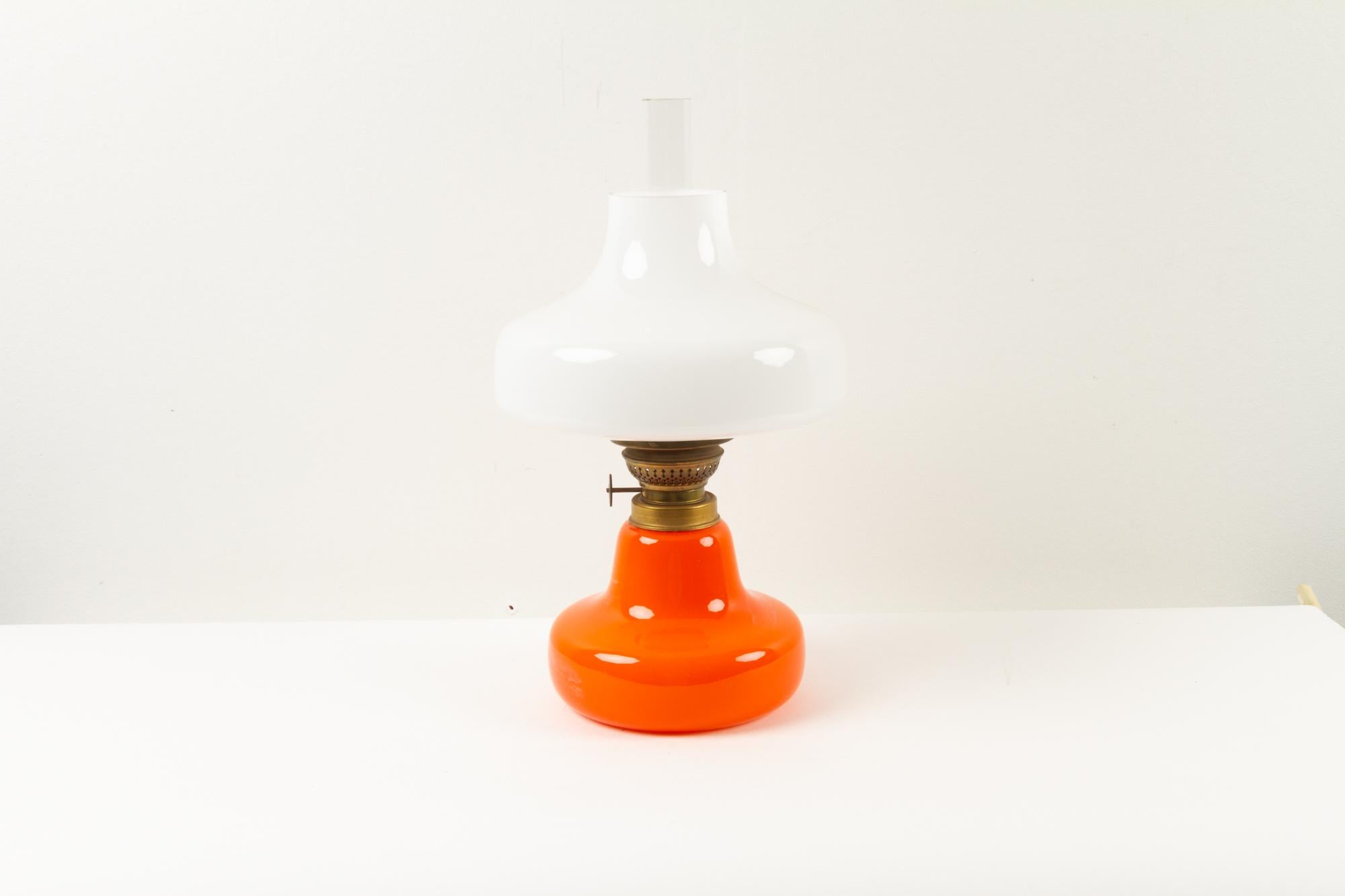 Vintage Danish orange Oline oil lamp by Fog & Mørup 1960s
Danish Mid-Century Modern table lamp in hand blown orange and opaline glass. Burner in brass.
Beautiful vivid orange glass base.
Good original condition. One very small nick on edge of