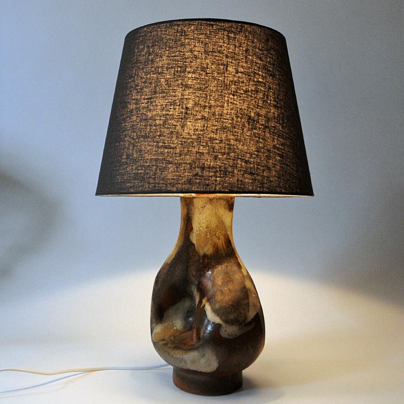 Scandinave moderne Lampe de table danoise vintage en céramique de forme organique par Axella, années 1960 en vente