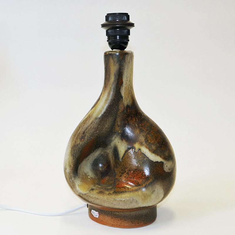 Dänische organisch geformte Vintage-Tischlampe aus Keramik von Axella, 1960er Jahre (Handgefertigt) im Angebot