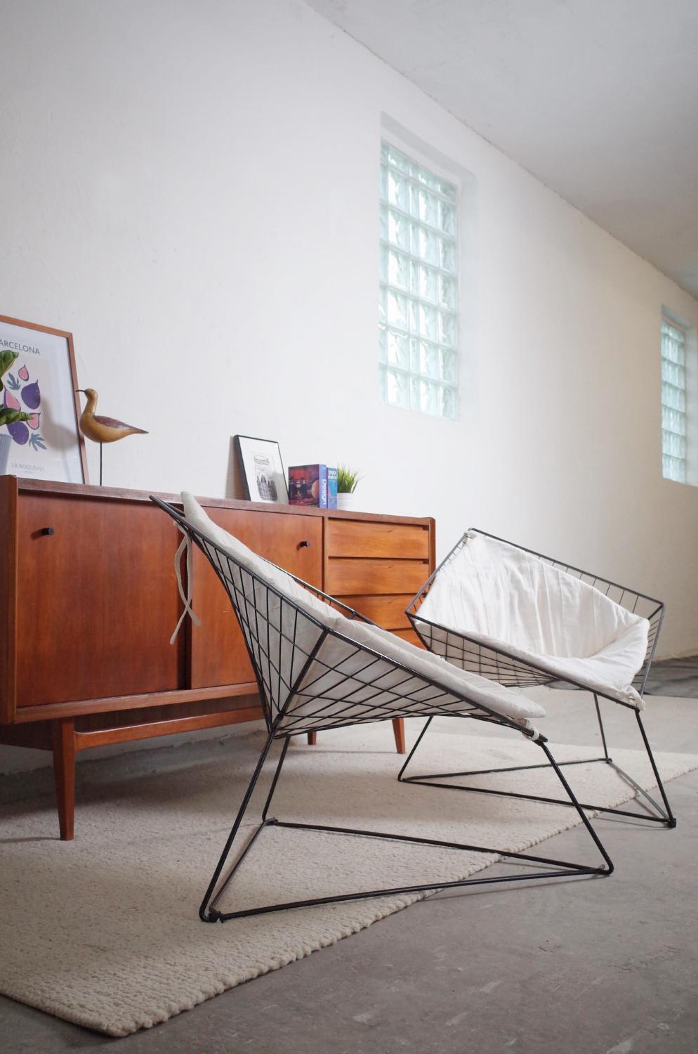 Mid-Century Modern Vintage Danish Oti Side Chairs with Wire Frame & Side Table by Niels Gammelgaard For Sale