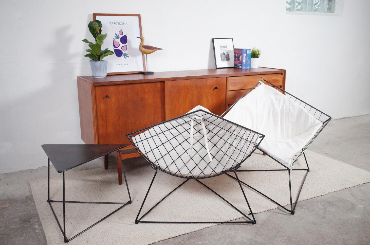 Metal Vintage Danish Oti Side Chairs with Wire Frame & Side Table by Niels Gammelgaard For Sale