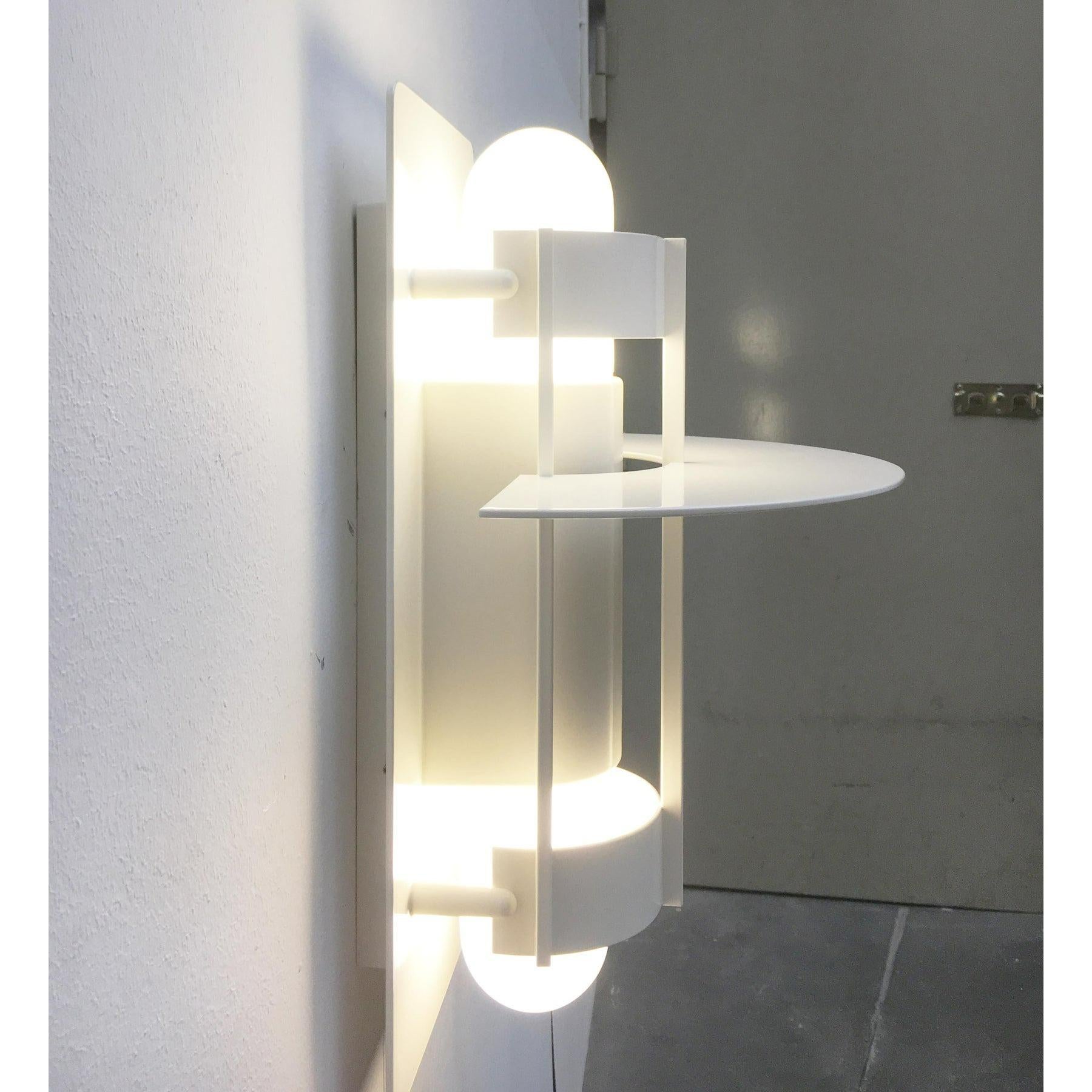 The Saturn outdoor wall lamp by the Danish lighting manufacturer Louis Poulsen in the ''huge'' Maxi version.

The Saturn has a vertical orientation. At the top and bottom of the bulbs sit behind a removable cap. This prevents a direct glare but also