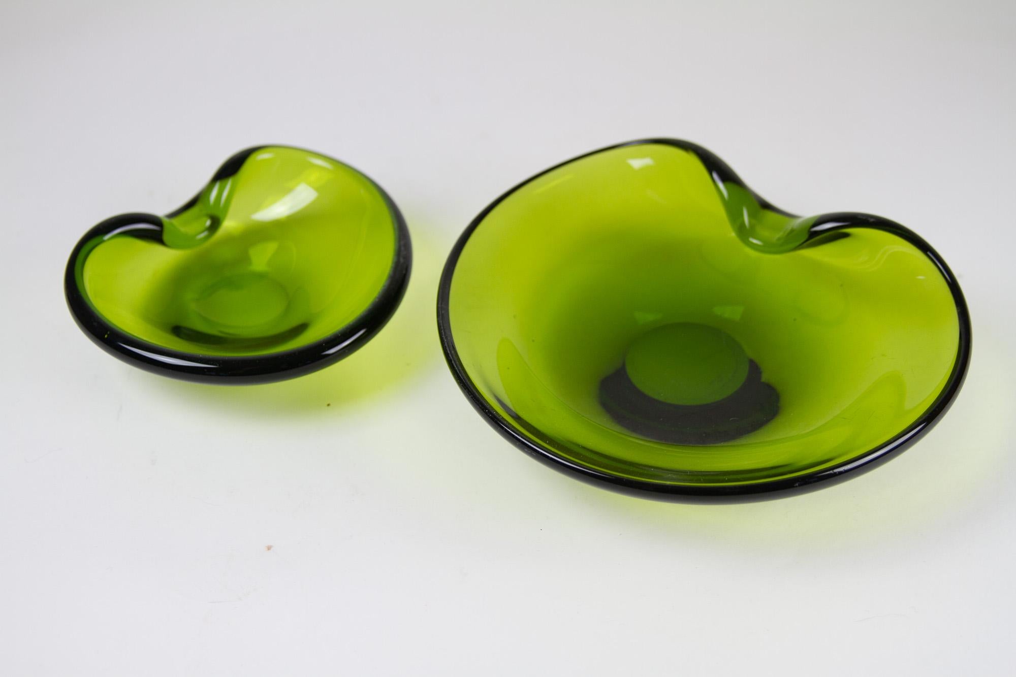 Vintage Danish Pair of Maygreen Glass Bowls by Per Lütken, 1950s, Set of 2 For Sale 4