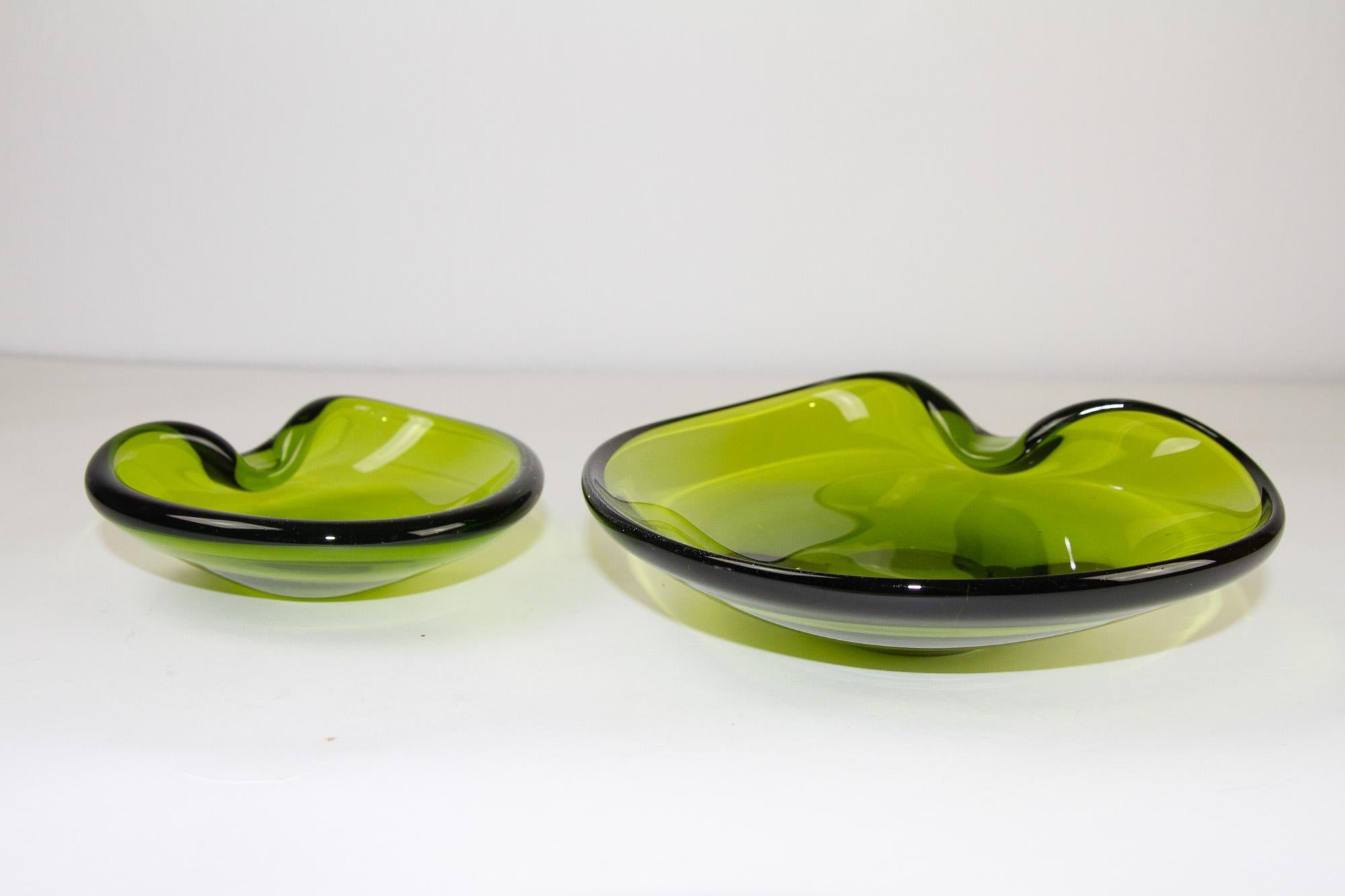 Vintage Danish Pair of Maygreen Glass Bowls by Per Lütken, 1950s, Set of 2 For Sale 5