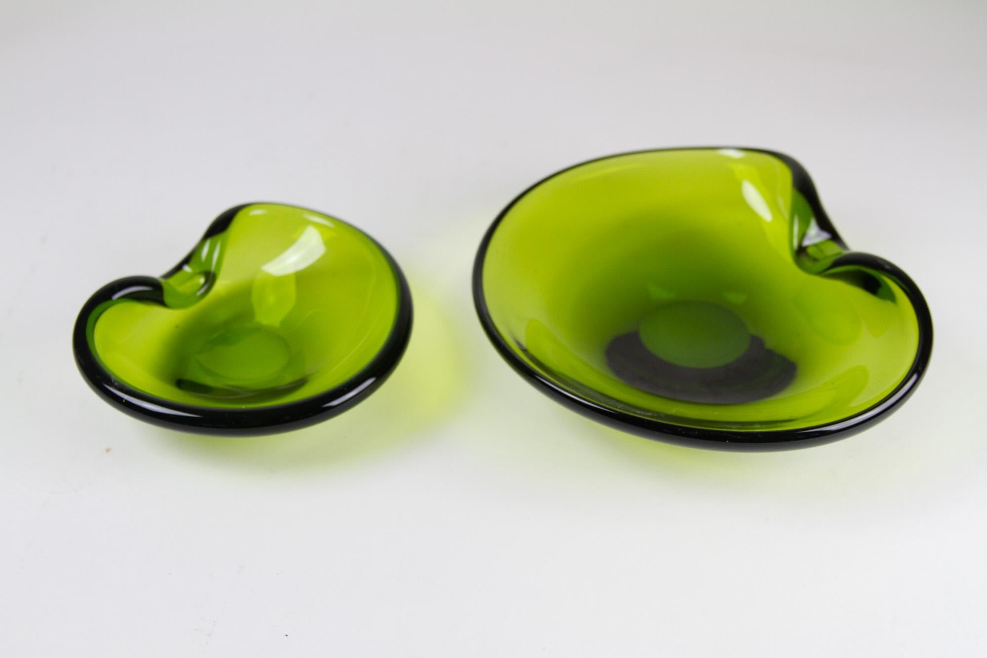 Vintage Danish Pair of Maygreen Glass Bowls by Per Lütken, 1950s, Set of 2 For Sale 11