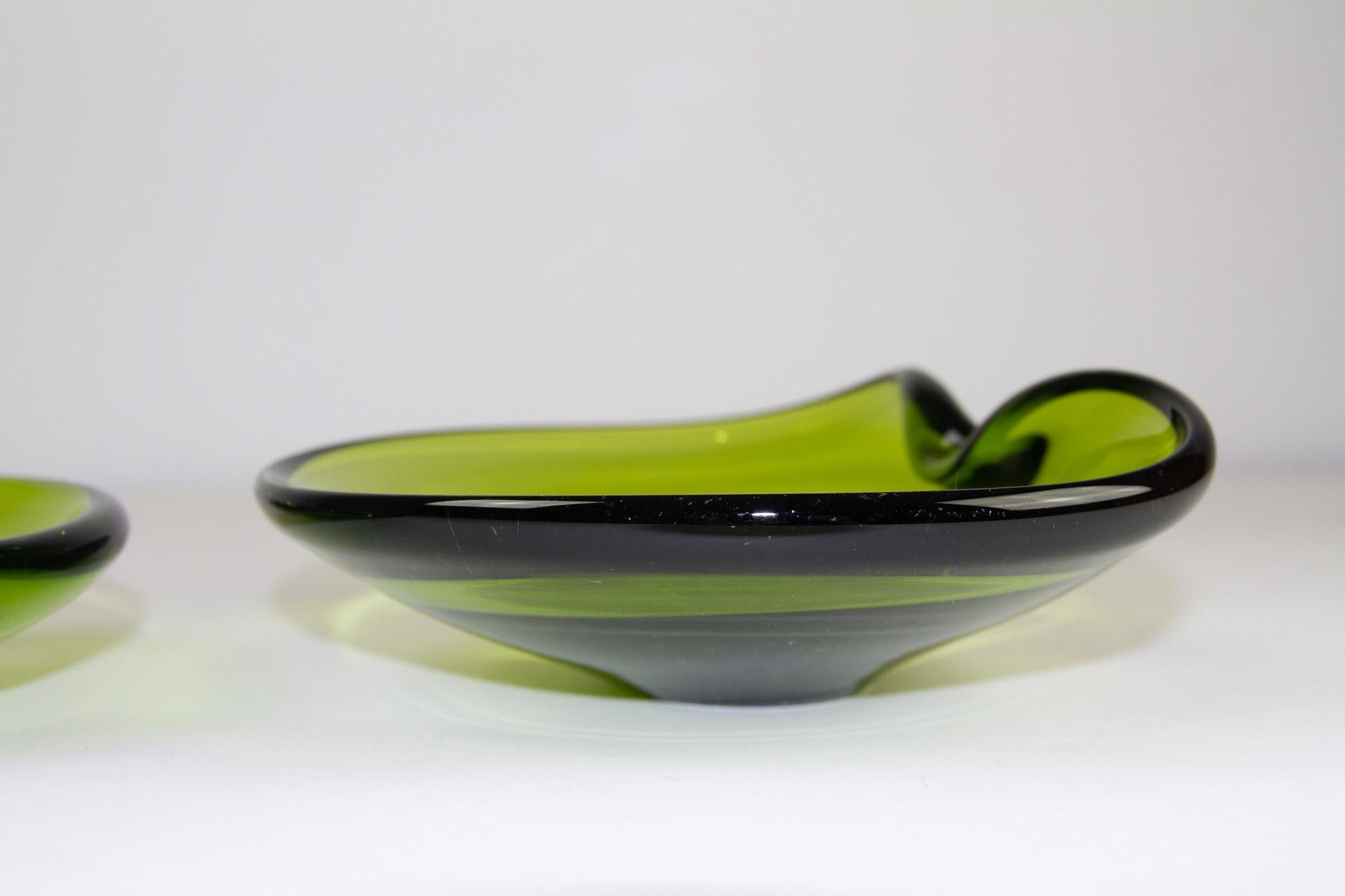 Vintage Danish Pair of Maygreen Glass Bowls by Per Lütken, 1950s, Set of 2 For Sale 12