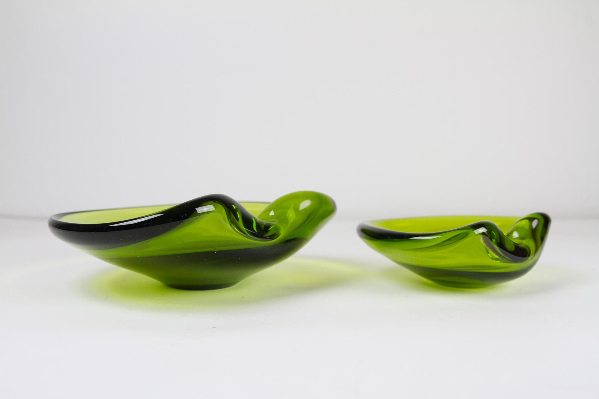 Vintage Danish Pair of Maygreen Glass Bowls by Per Lütken, 1950s, Set of 2 In Good Condition For Sale In Asaa, DK