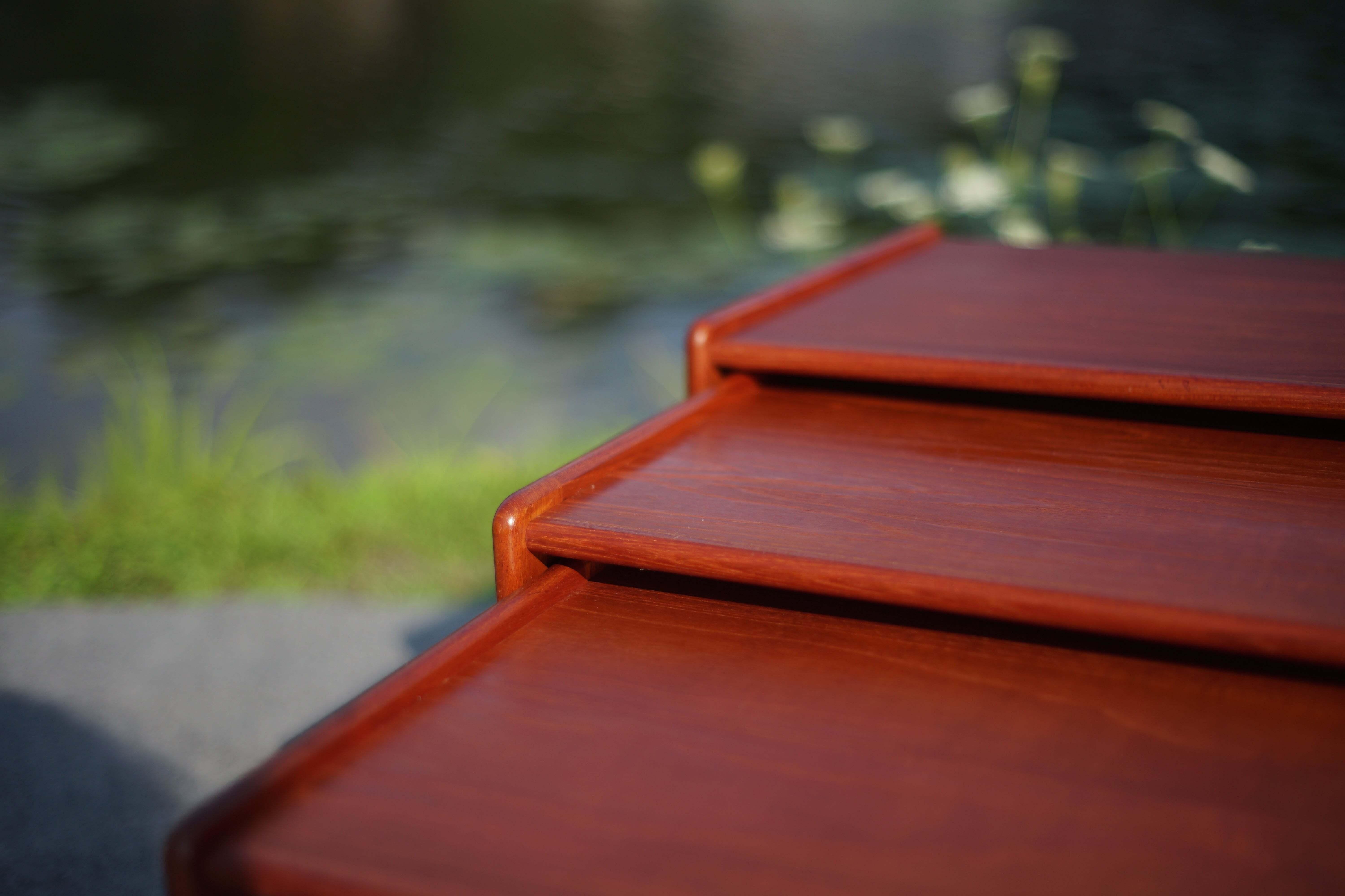 Vintage Danish Pair of Trio Teak Nesting Tables Arne Hovmand-Olsen Mogens Kold In Good Condition For Sale In Philadelphia, PA