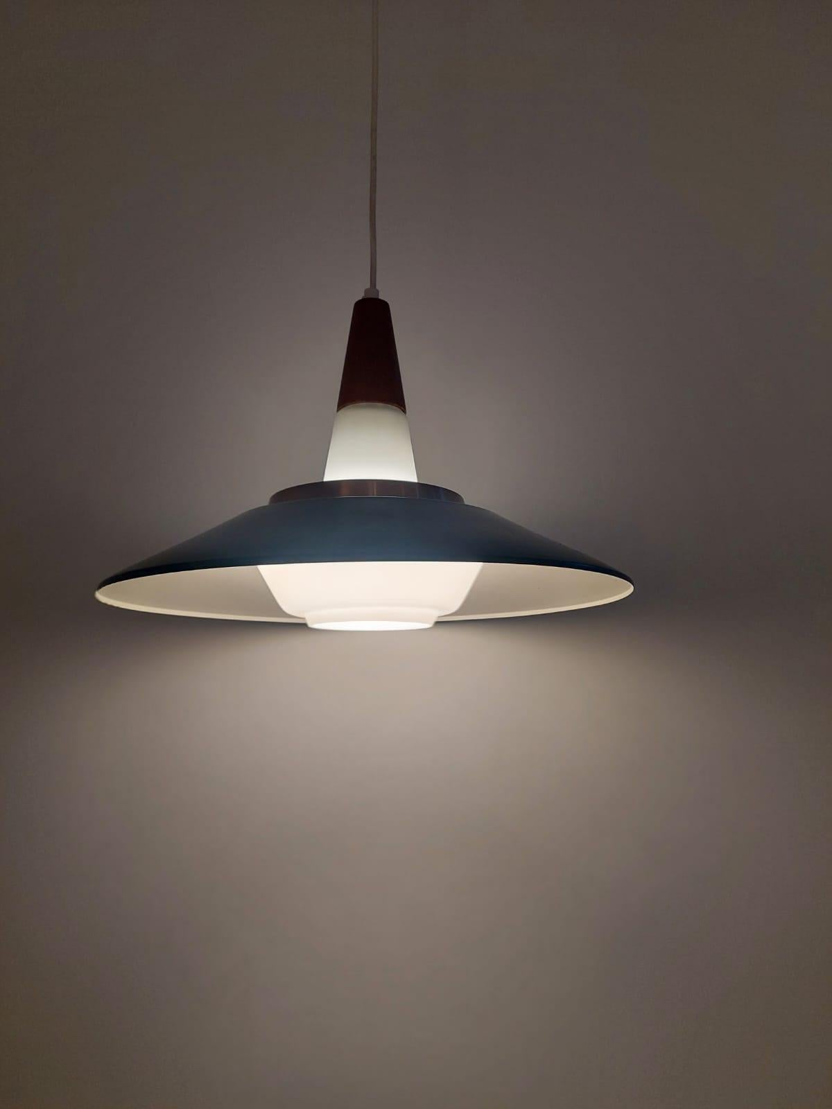 Mid-Century moderno Vintage danish pendant lamp, Denmark 1960s in vendita