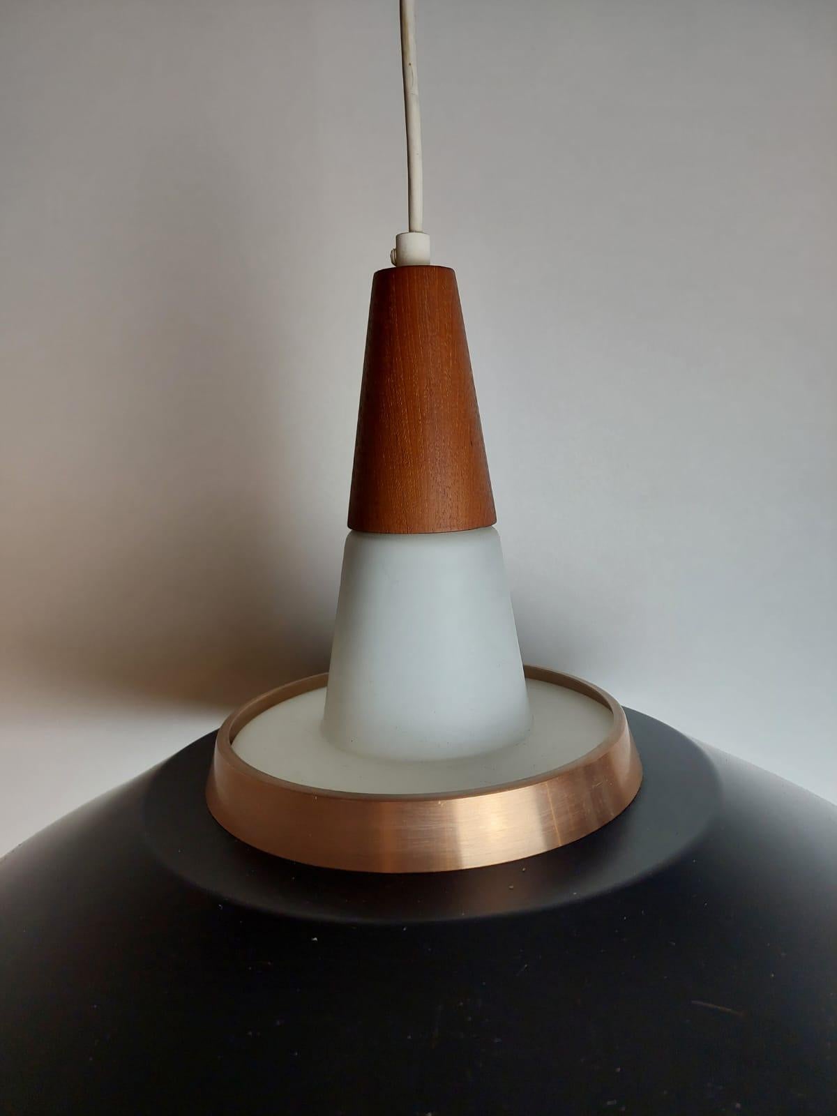 Vintage danish pendant lamp, Denmark 1960s In condizioni buone in vendita a Torino, IT
