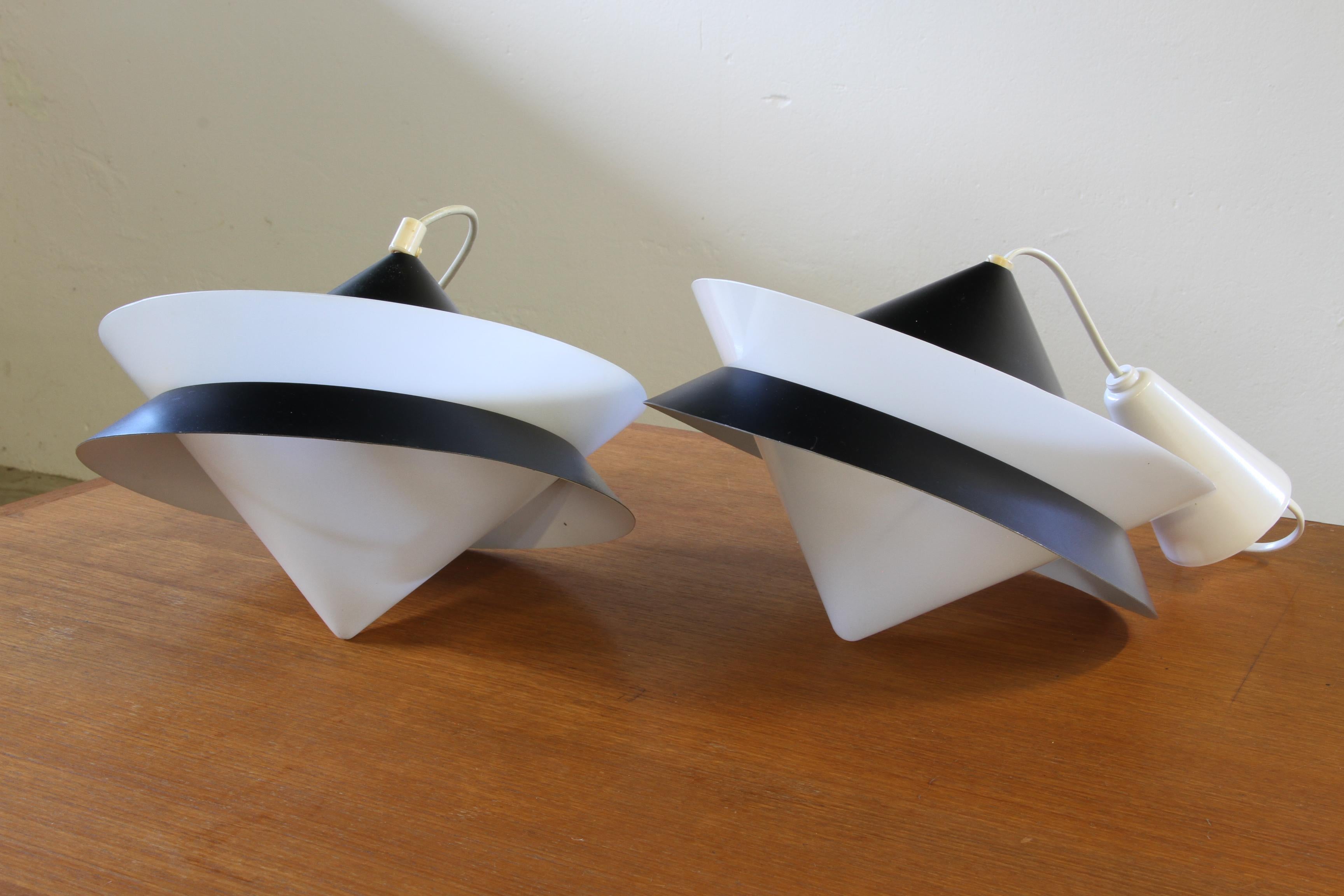 A beautiful simple and rare set of Danish design light created by Bent Bille for Fog & Morup in the 1950s.

The lamp is made from lacquered metal, with a cone-shaped perspex piece in white. Mid century modern piece. Gives a natural and soft