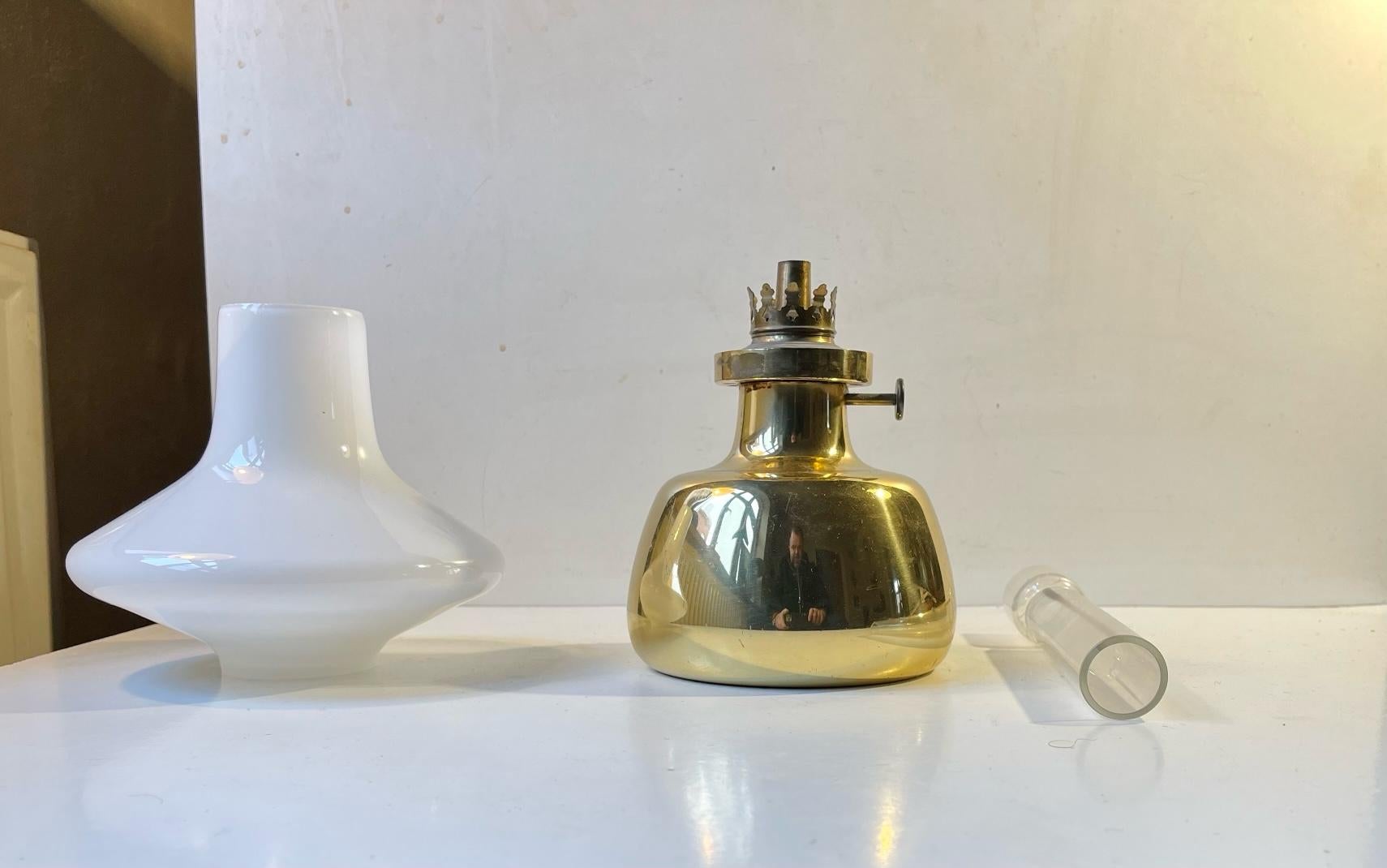 Dänische Petronella-Ölgemälde-Tischlampe von Henning Koppel für Louis Poulsen, Vintage (Moderne der Mitte des Jahrhunderts) im Angebot
