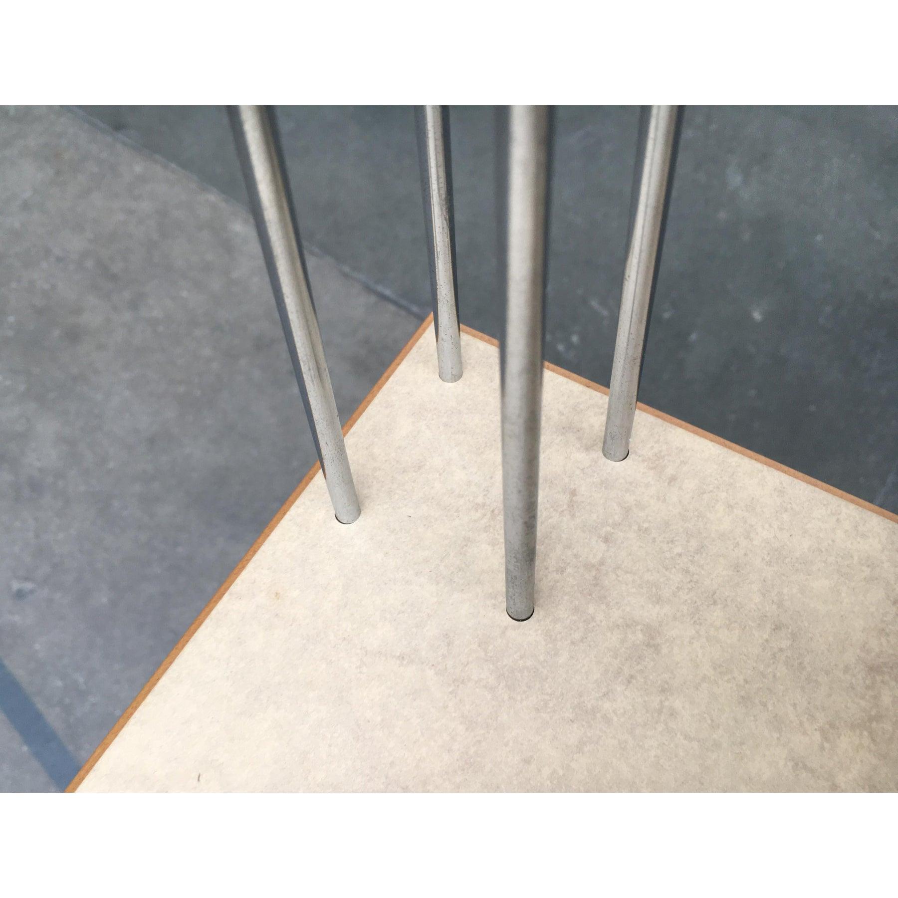 Table d'appoint danoise Vintage Pin Leg de Pin Age, 1980 en vente 6