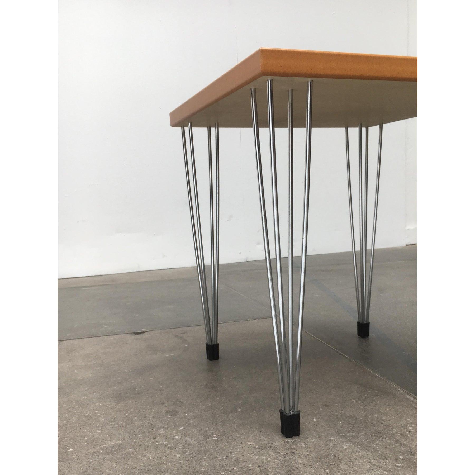 Table d'appoint danoise Vintage Pin Leg de Pin Age, 1980 en vente 1