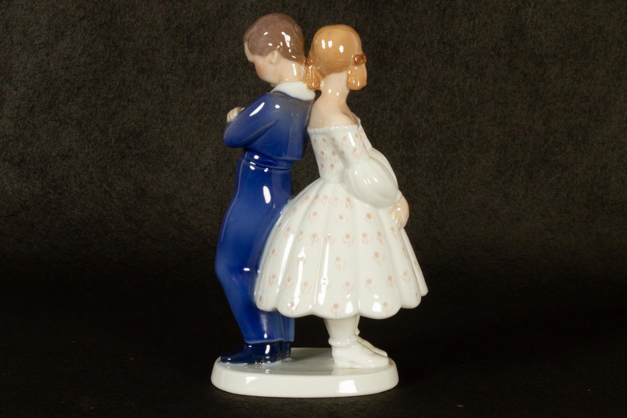 Vintage Danish Porcelain figurine by Claire Weiss for Bing & Grøndahl 1970s.
Hand painted porcelain figurine of a young couple designed by Claire Weiss and made by Danish manufacturer Bing & Grøndahl in Copenhagen.
Very good condition. 1. Factory