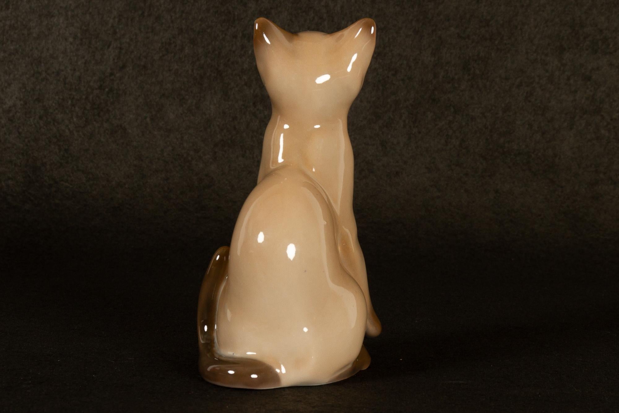 Art nouveau Vintage Danish Porcelain Figurine Siamese Cat by Bing & Grøndahl en vente