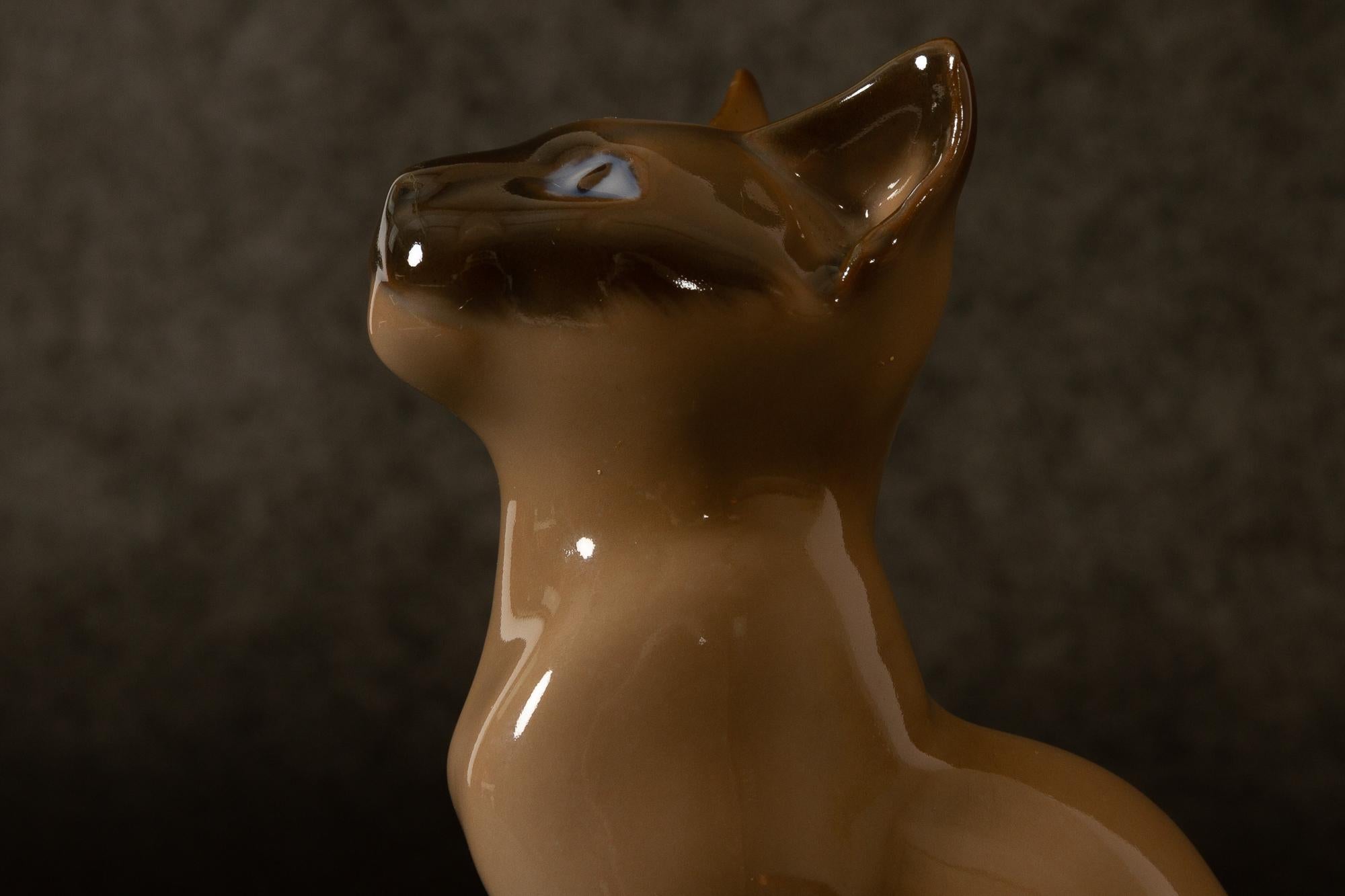 Vintage Danish Porcelain Figurine Siamese Cat by Bing & Grøndahl For Sale 1