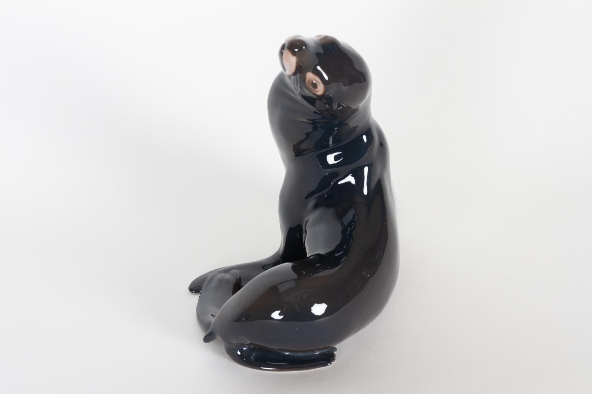 Vintage Danish Porcelain Sea Lion Figurine by Bing & Grøndahl  In Good Condition For Sale In Asaa, DK