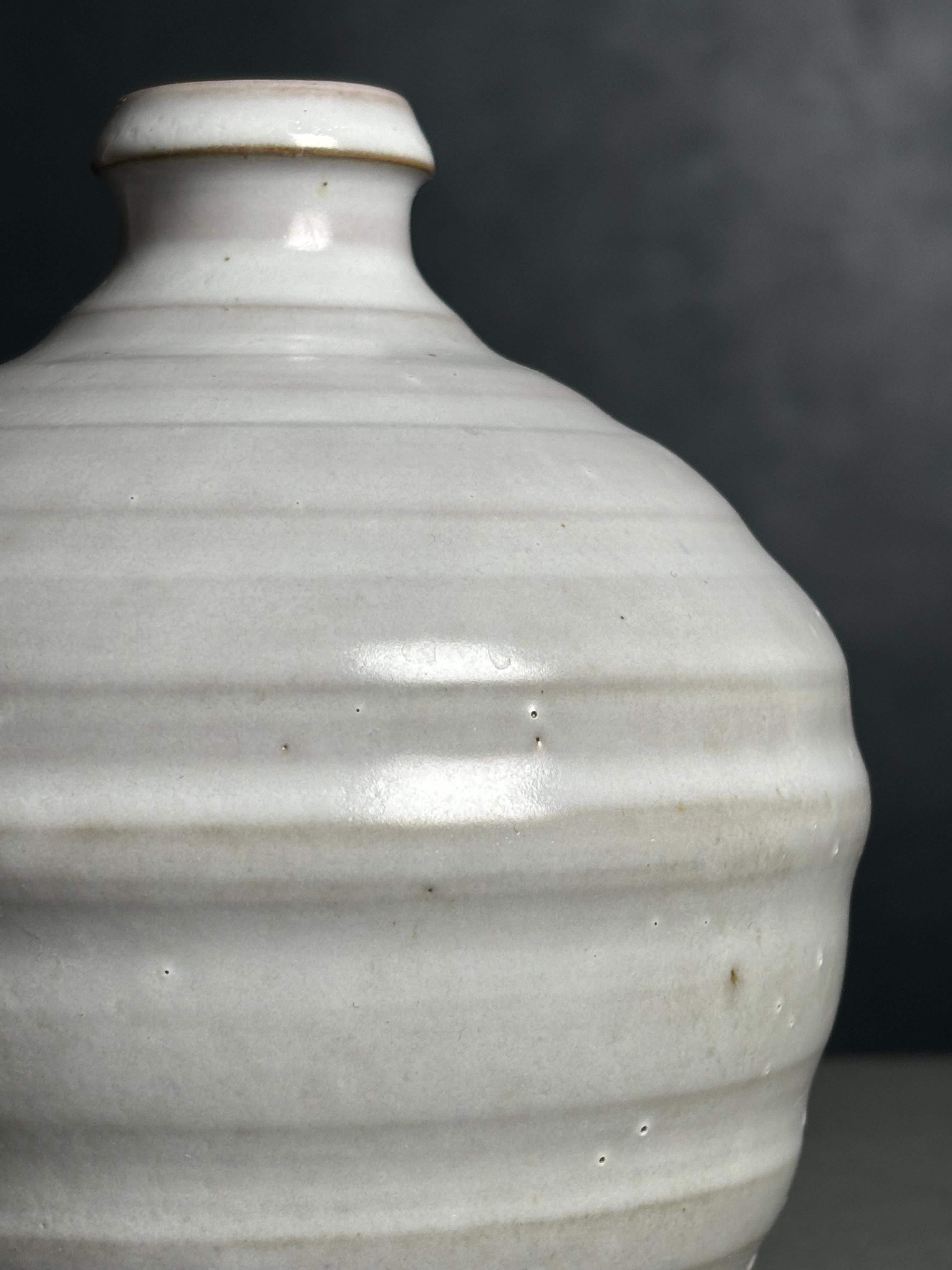 Danese Vaso danese d'epoca increspato grigio chiaro, anni '60 in vendita