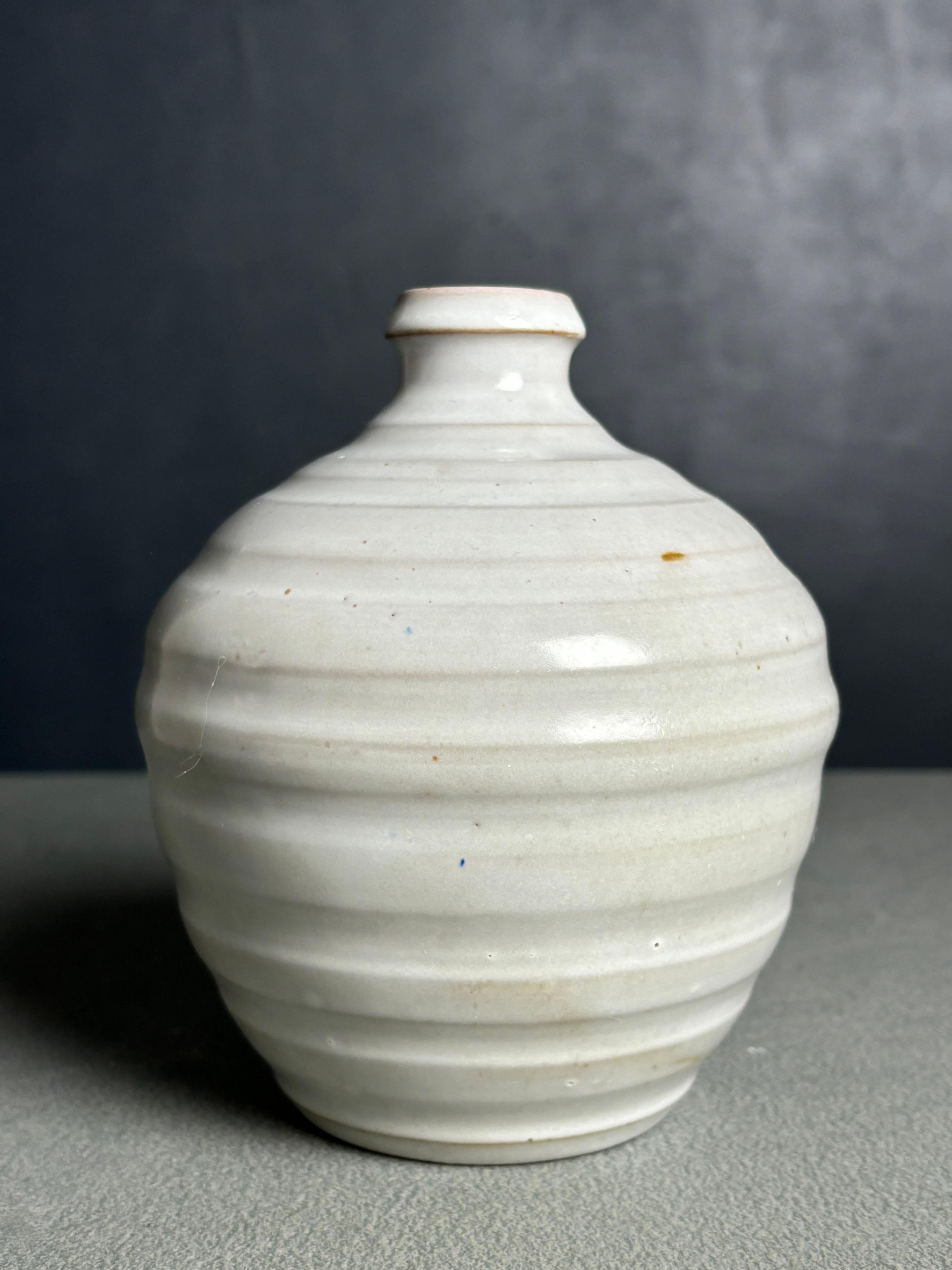 Smaltato Vaso danese d'epoca increspato grigio chiaro, anni '60 in vendita