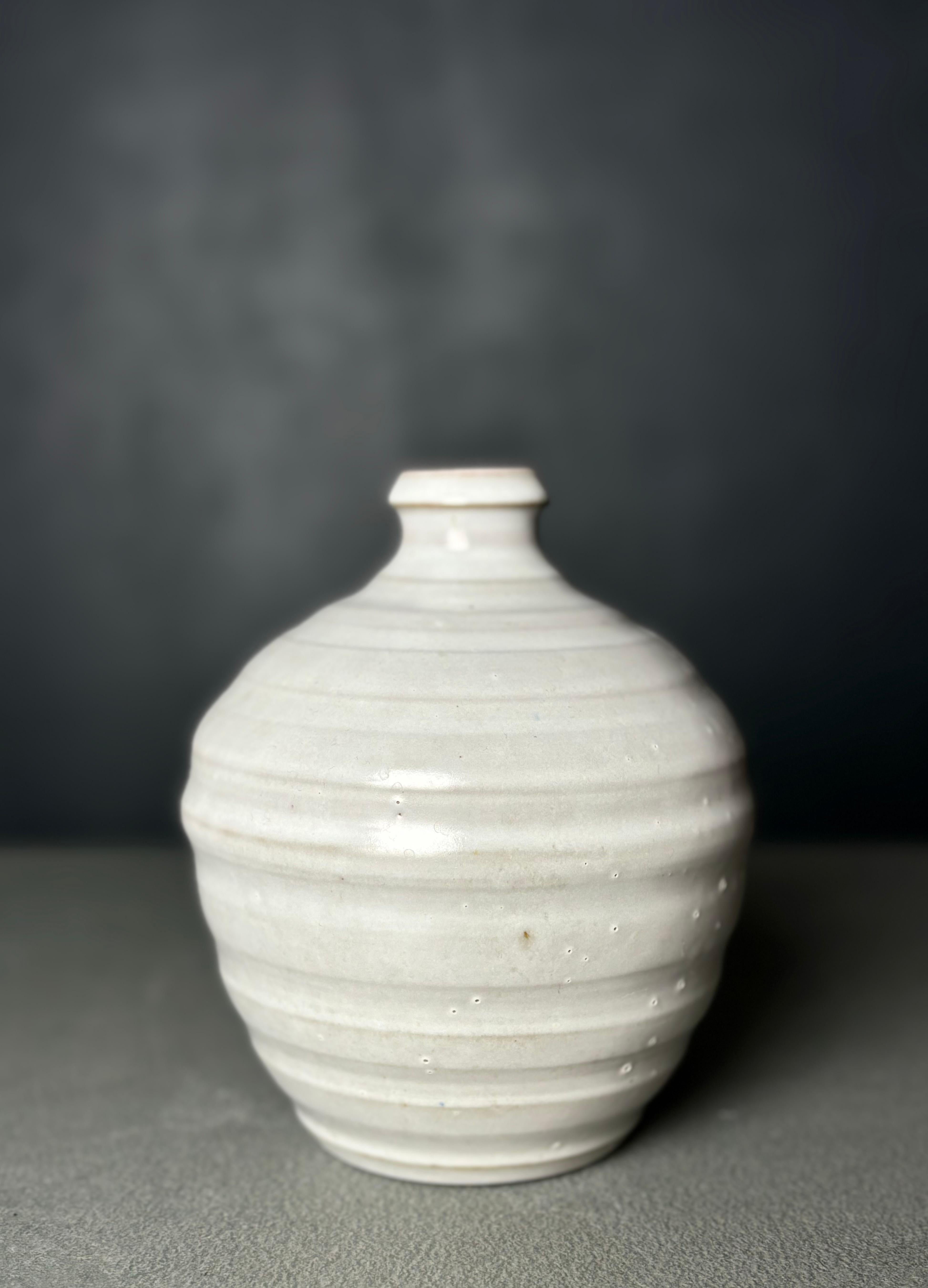 Ceramica Vaso danese d'epoca increspato grigio chiaro, anni '60 in vendita
