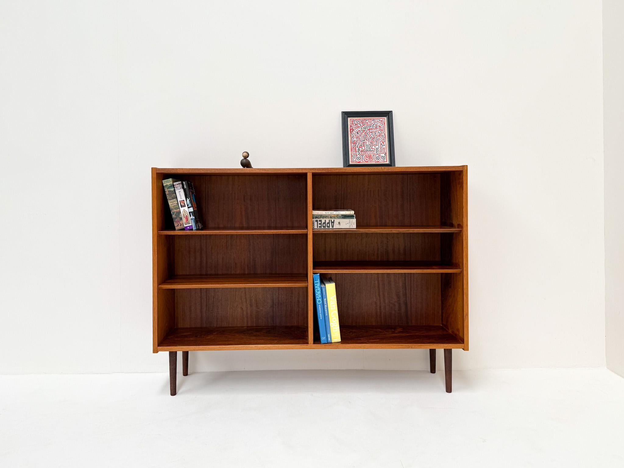 Bibliothèque danoise vintage en bois de rose en vente 3