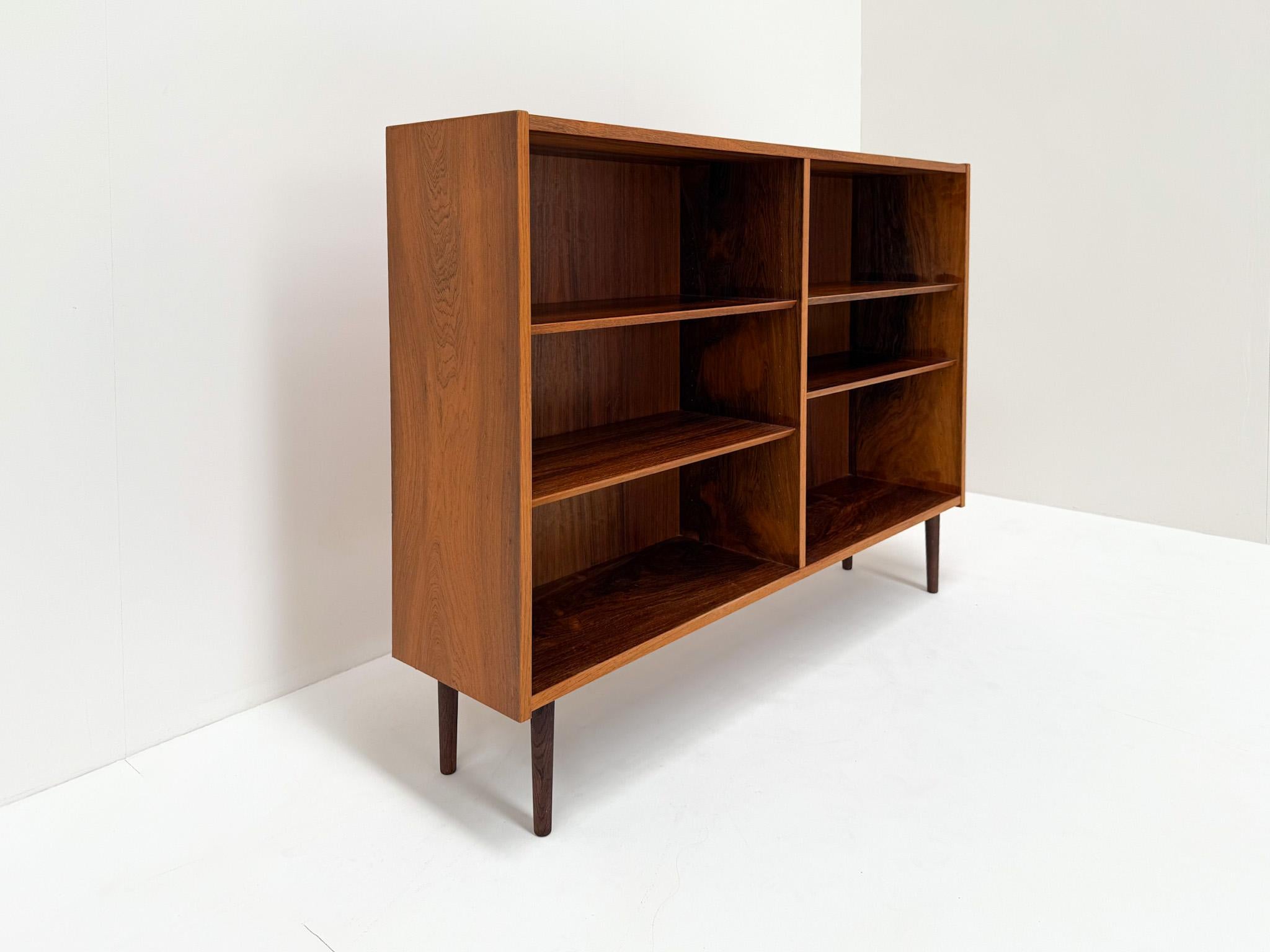 Mid-Century Modern Bibliothèque danoise vintage en bois de rose en vente