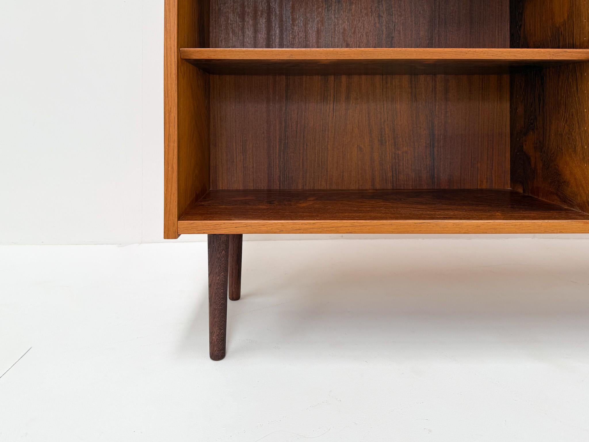 Milieu du XXe siècle Bibliothèque danoise vintage en bois de rose en vente