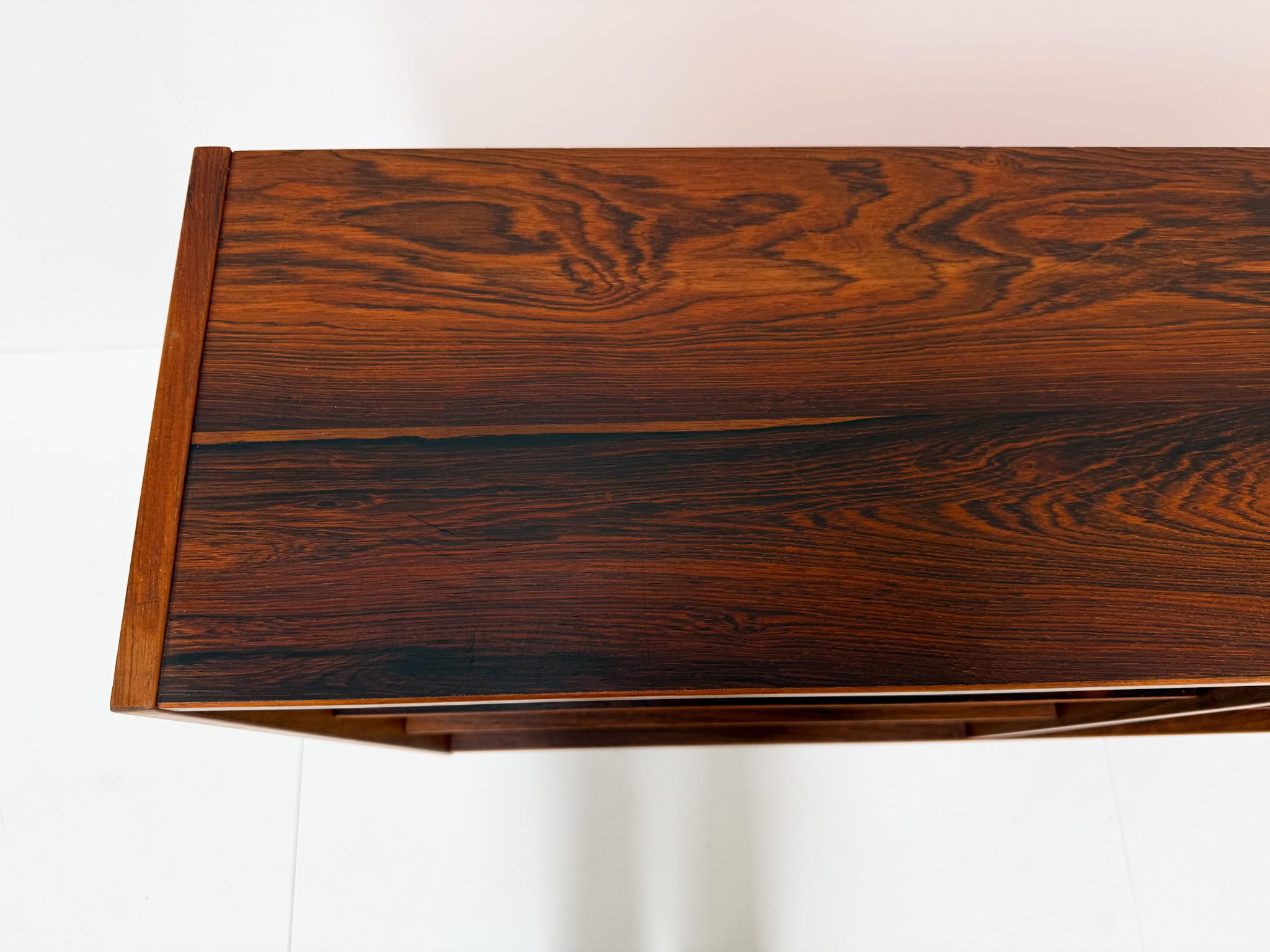 Bibliothèque danoise vintage en bois de rose en vente 1