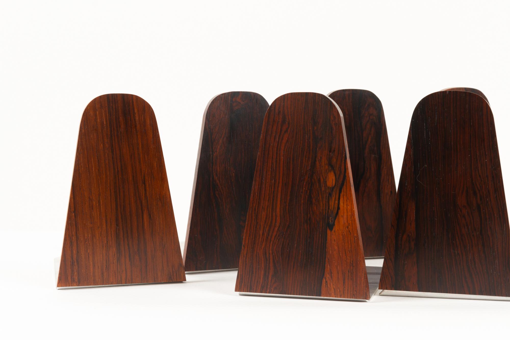 Vintage Danish rosewood book ends 1960s, set of 8.
Set of Danish Mid-Century Modern book holders in rosewood with with metal feet. Beautiful and expressive grain pattern and color.
Cleaned and polished. Ready for use.