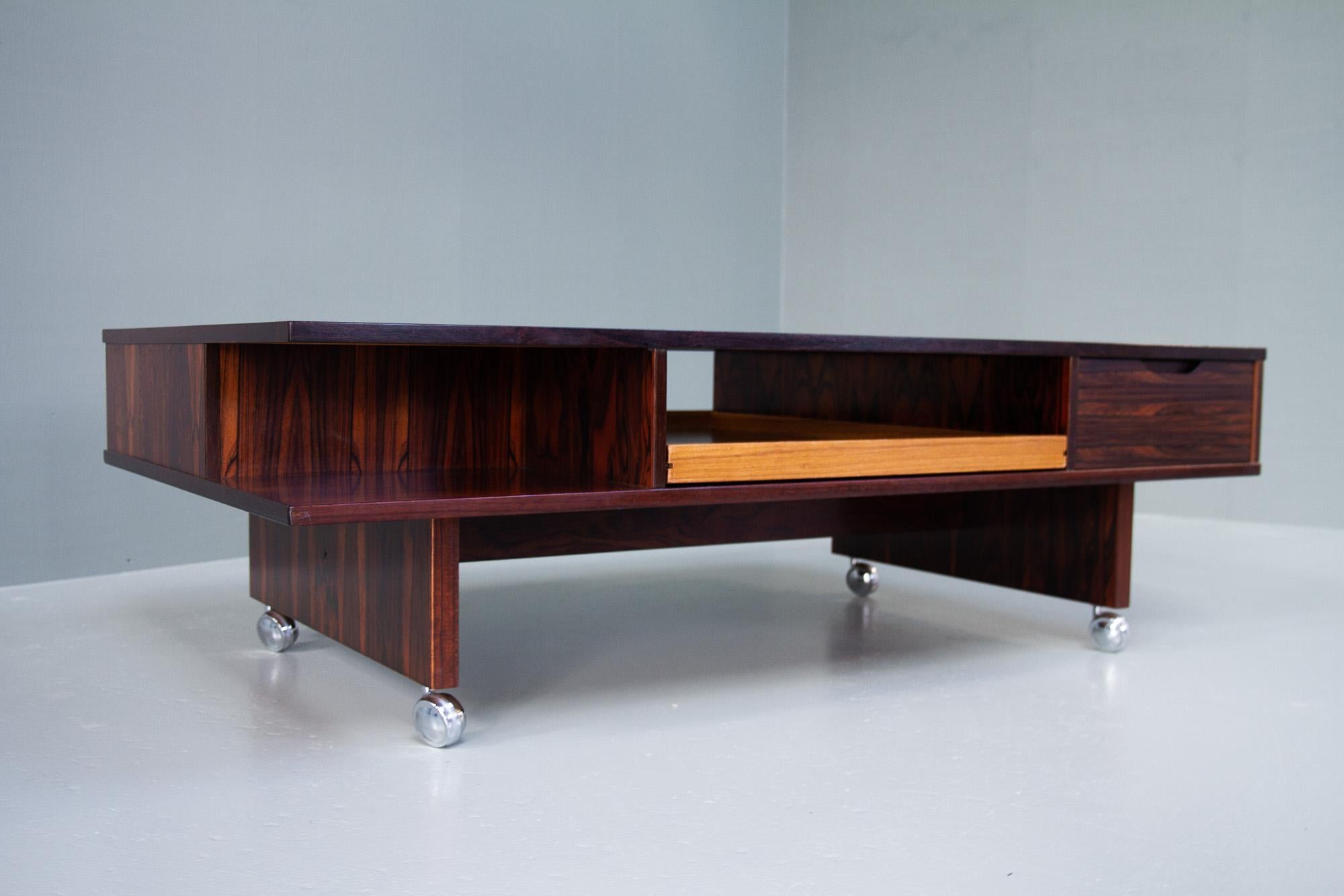 Table basse danoise vintage en bois de rose, années 1960. 4