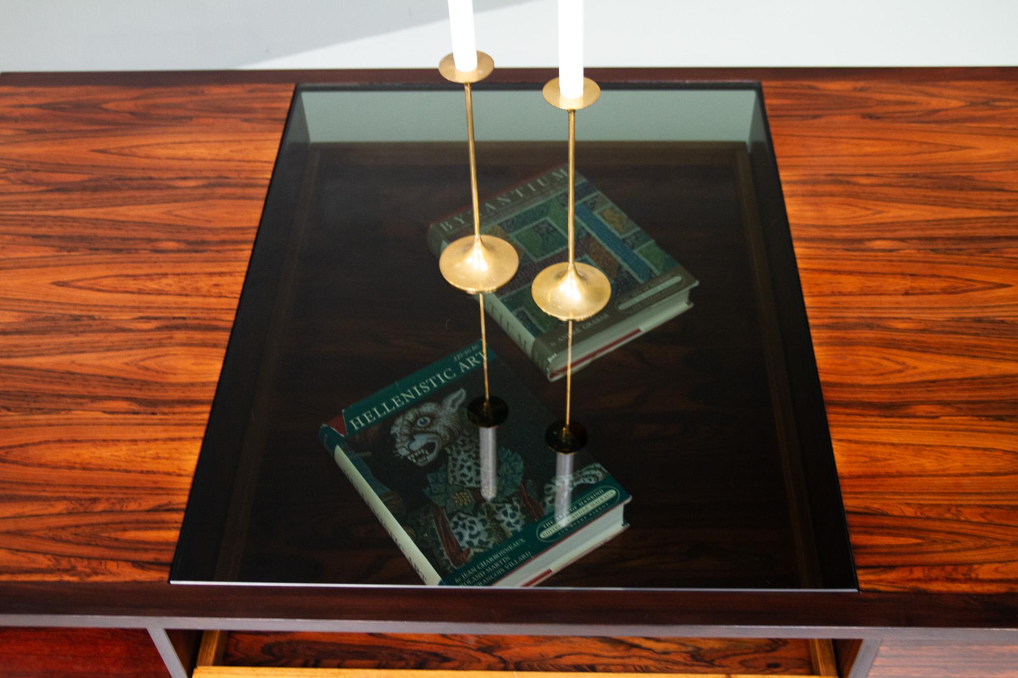 Table basse danoise vintage en bois de rose, années 1960. 11