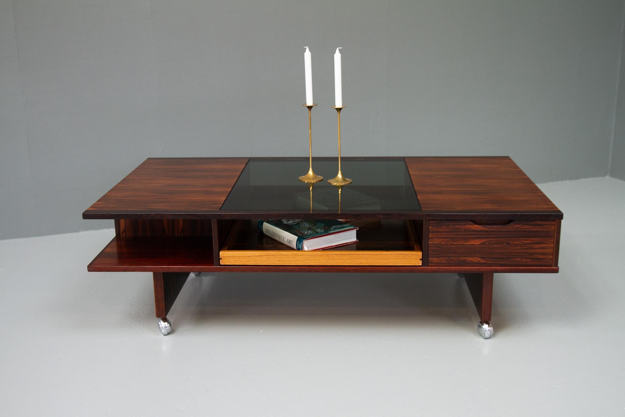 Table basse danoise vintage en bois de rose, années 1960. en vente 12