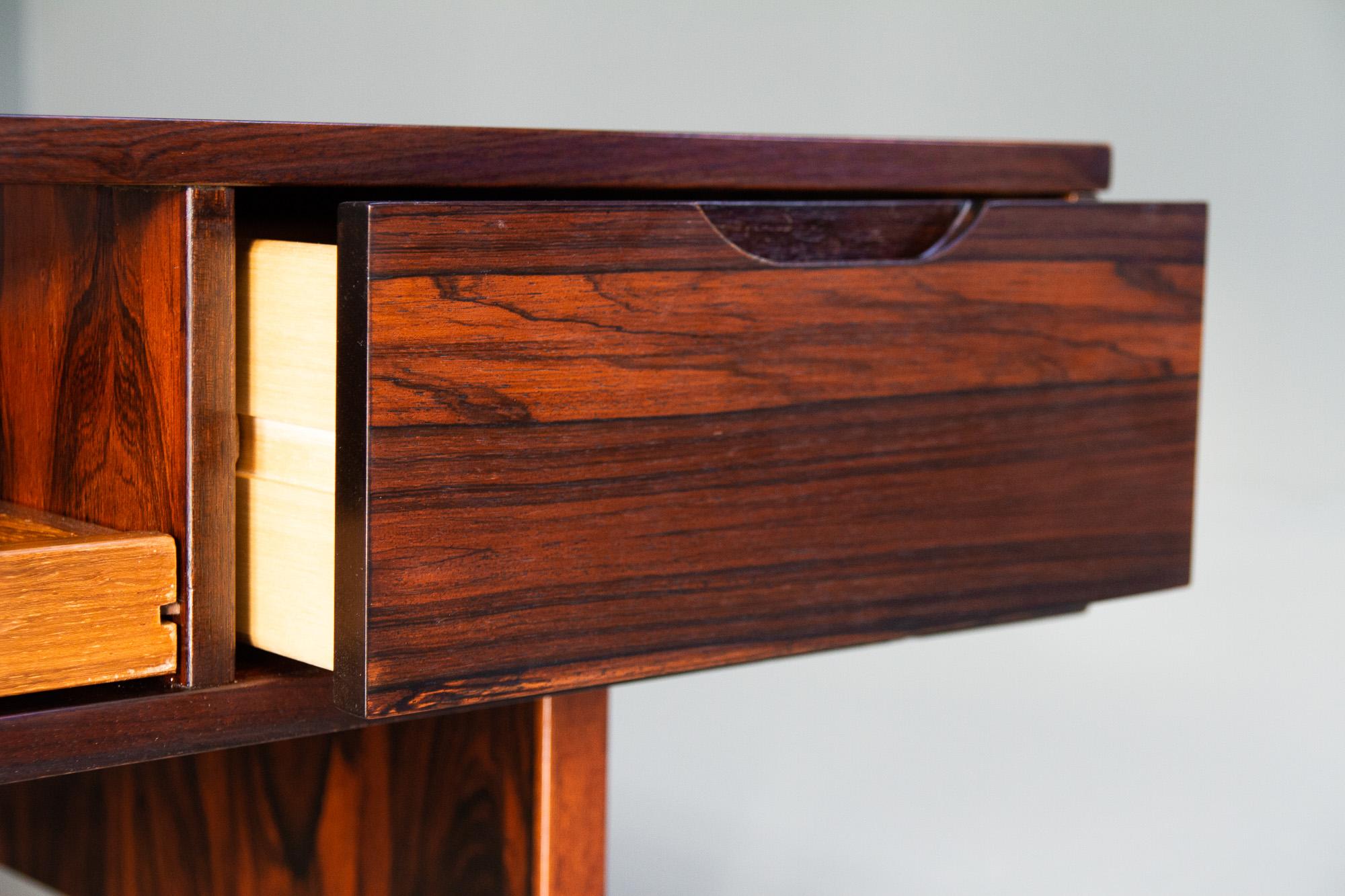 Milieu du XXe siècle Table basse danoise vintage en bois de rose, années 1960.