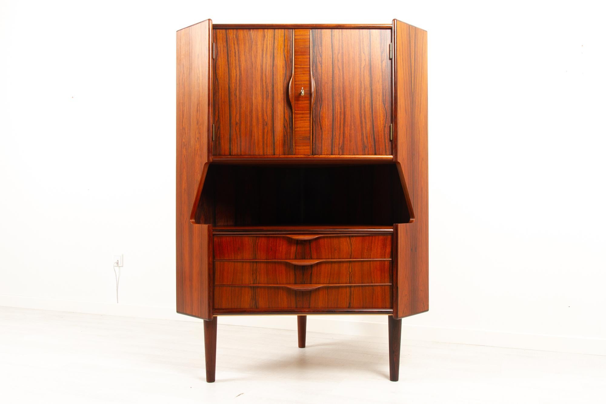 Mid-Century Modern Vintage Danish Rosewood Corner Cabinet with Dry Bar, 1960s