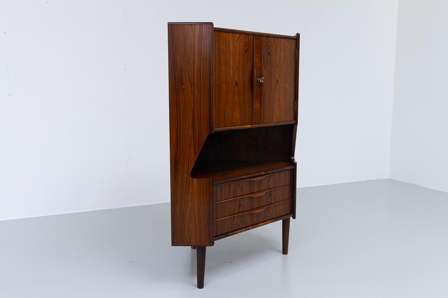 Scandinavian Modern Vintage Danish Rosewood Corner Cabinet with Dry Bar, 1960s.