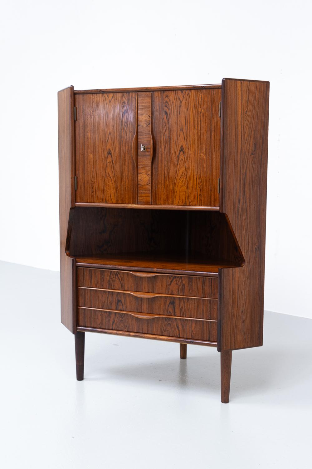 Mid-20th Century Vintage Danish Rosewood Corner Cabinet with Dry Bar, 1960s.