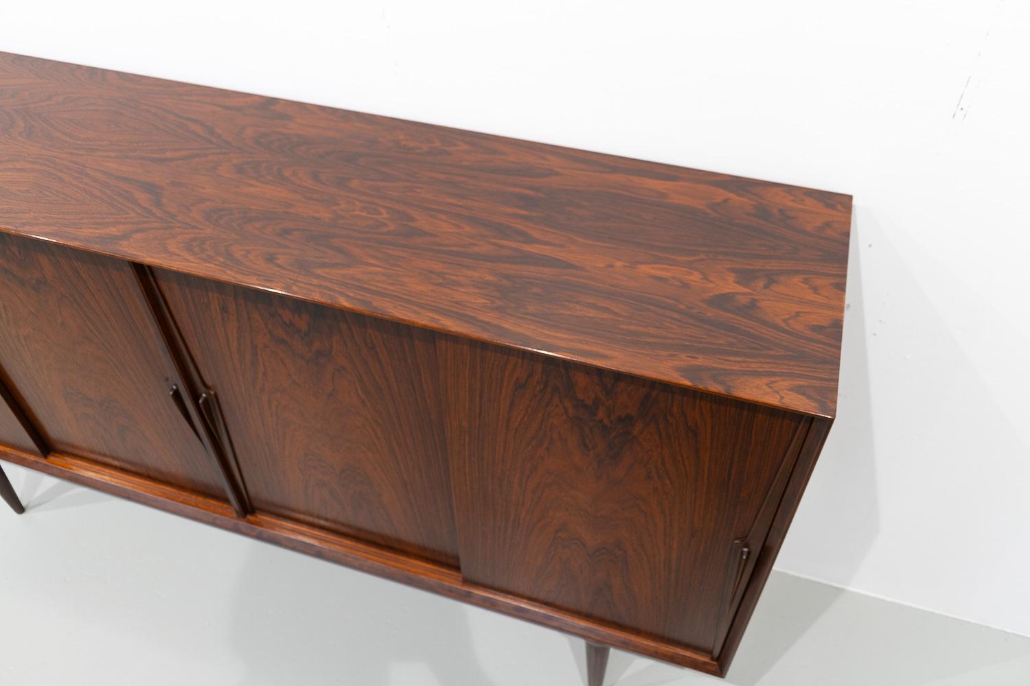 Vintage Danish Rosewood Credenza by Gunni Omann for Omann Jun, 1960s For Sale 6