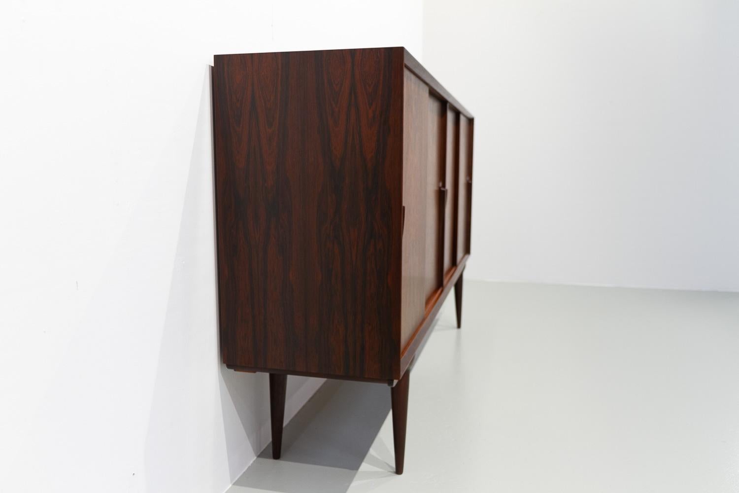 Vintage Danish Rosewood Credenza by Gunni Omann for Omann Jun, 1960s For Sale 8