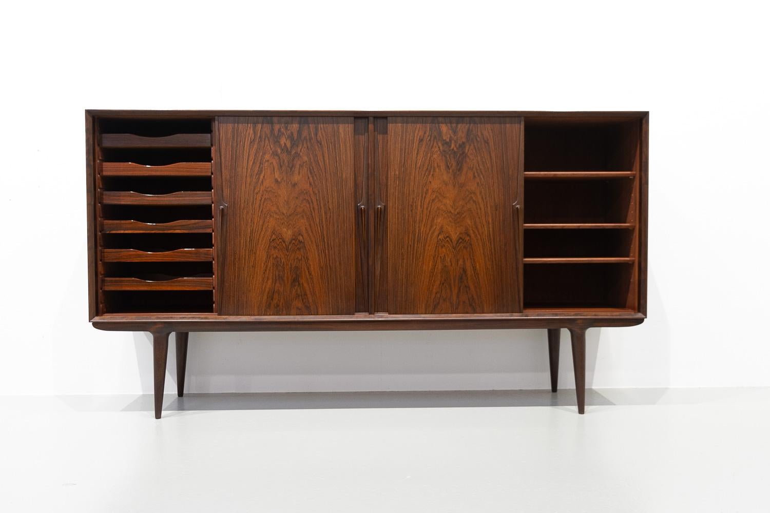 Vintage Danish Rosewood Credenza by Gunni Omann for Omann Jun, 1960s For Sale 1